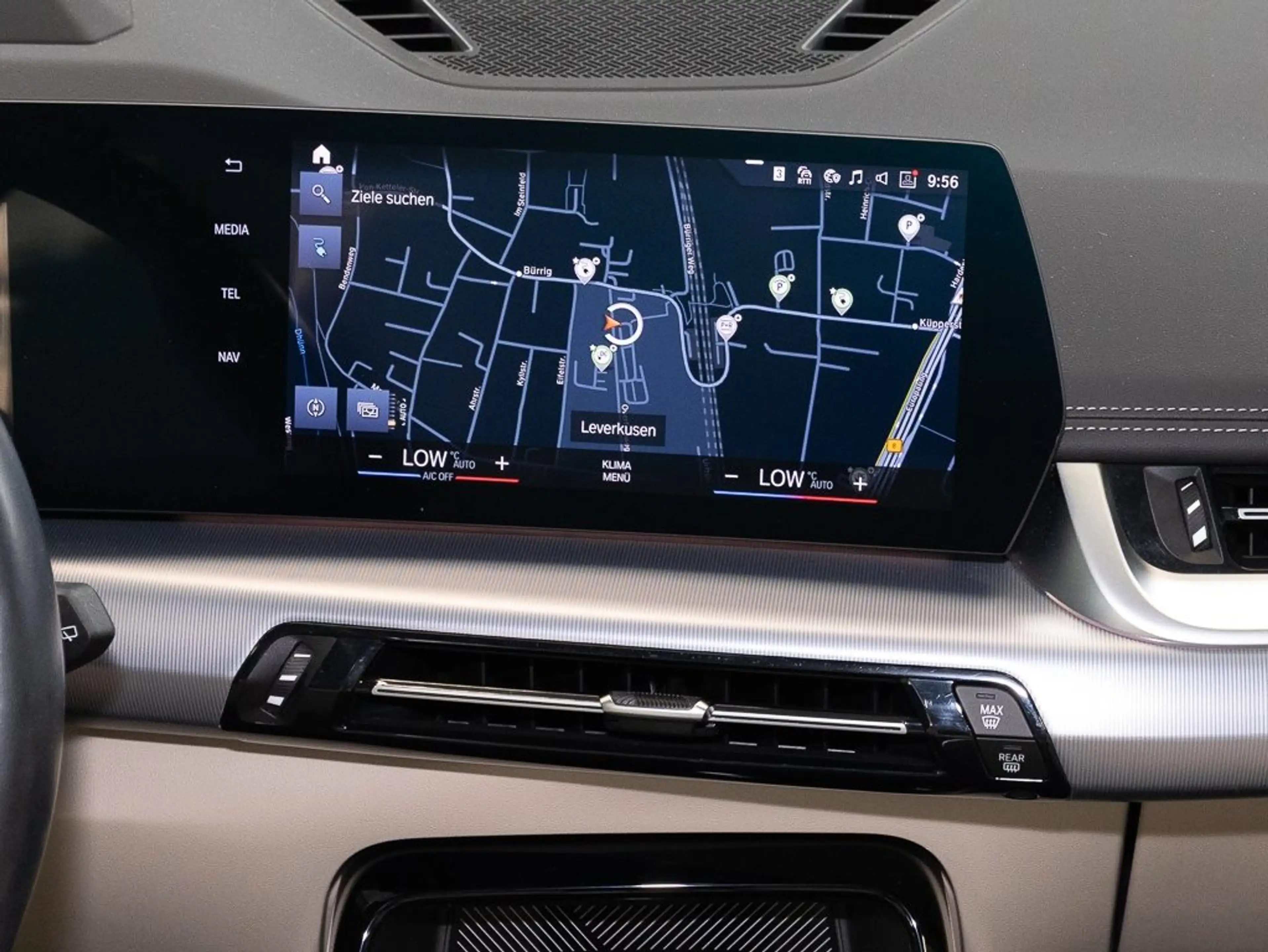BMW iX1 xDrive30 M Sport HUD PANO ACC AHK RFK NAVI — photo 9