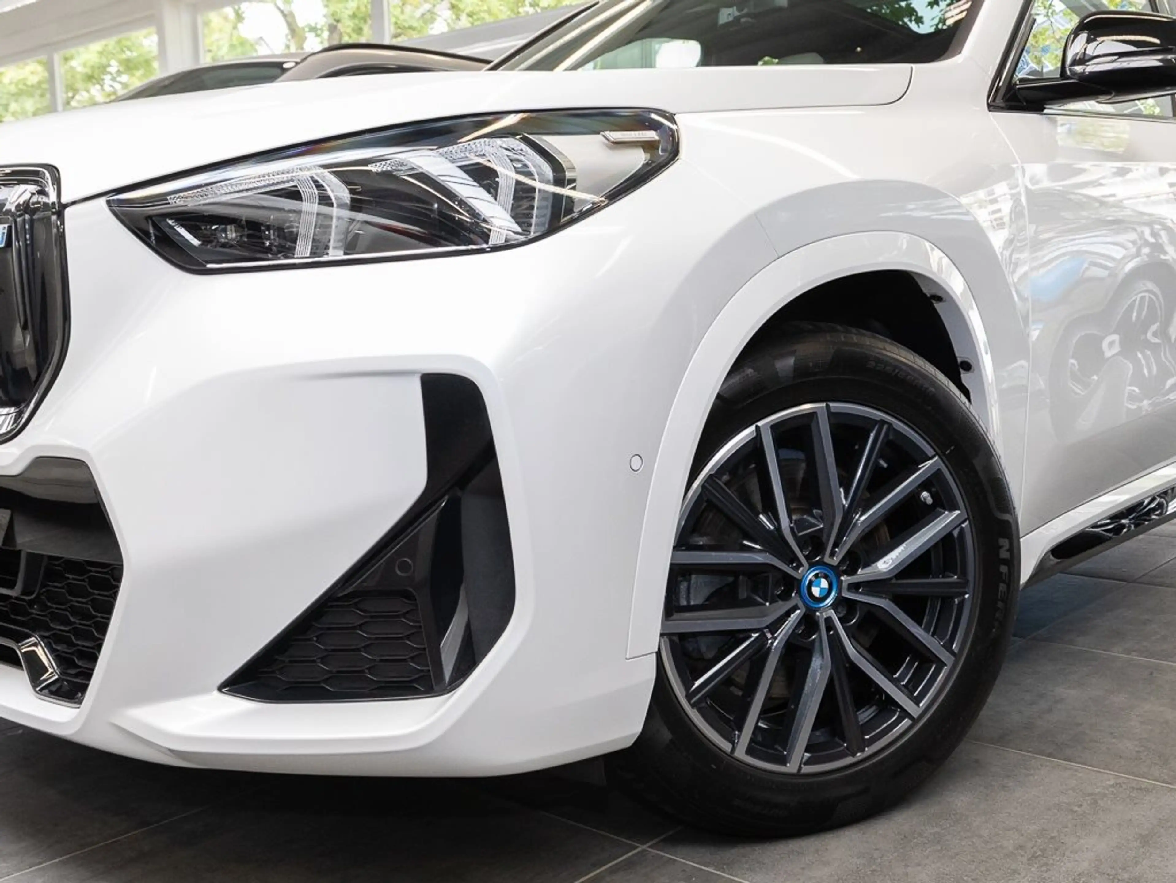 BMW iX1 xDrive30 M Sport HUD PANO ACC AHK RFK NAVI — photo 4