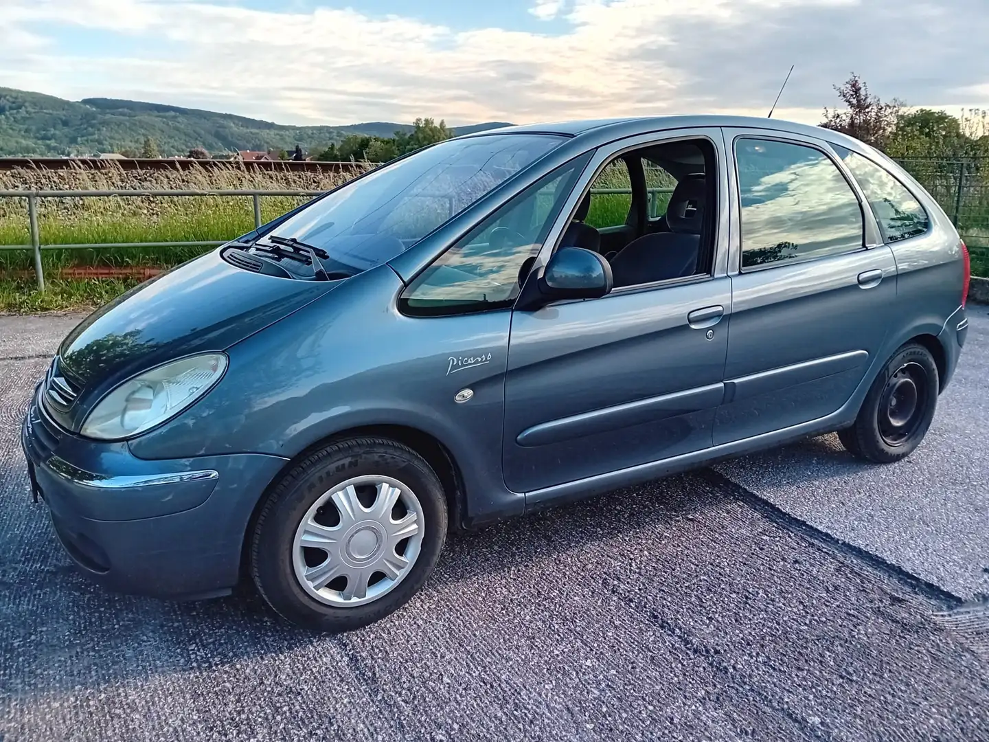 Citroen Xsara Picasso Grau - 2