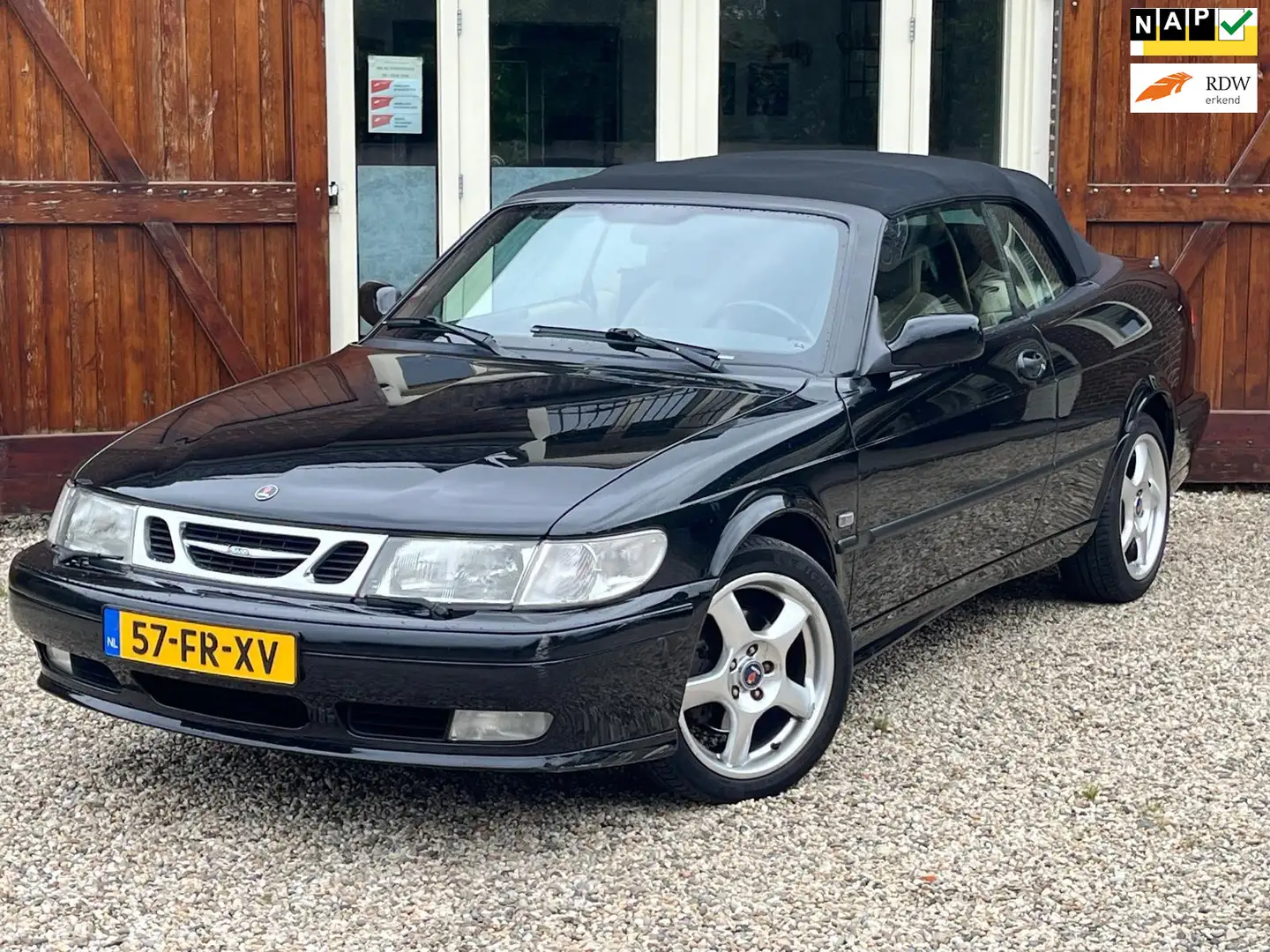 Saab 9-3 Cabrio 2.0t S met trekhaak en nieuwe APK Zwart - 1