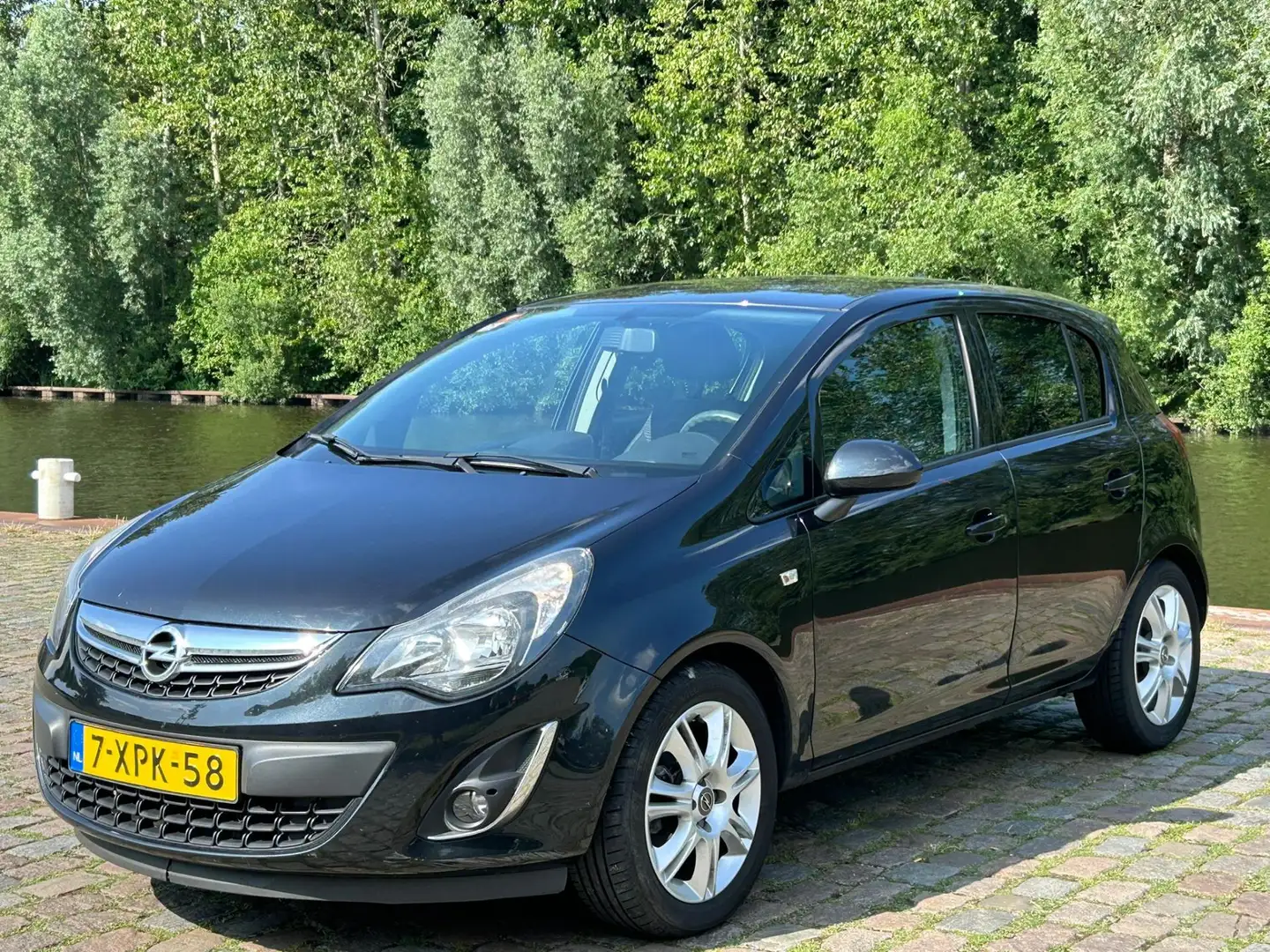 Opel Corsa 1.4-16V BlitZ 1e eigenaar cruis control airco navi Zwart - 2