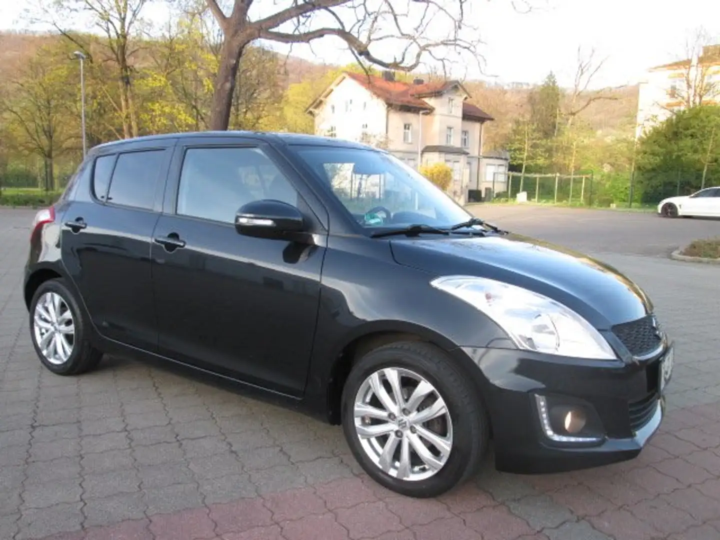 Suzuki Swift 1.2 Club+2.HAND+EURO5+TÜV NEU+WENIG KM+KLIMA Černá - 2