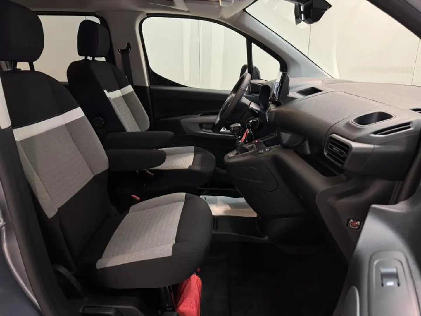 Citroen Berlingo 1.2i M FEEL Plus **5400km**! LED|Carplay|Camera|PD Grau - 2
