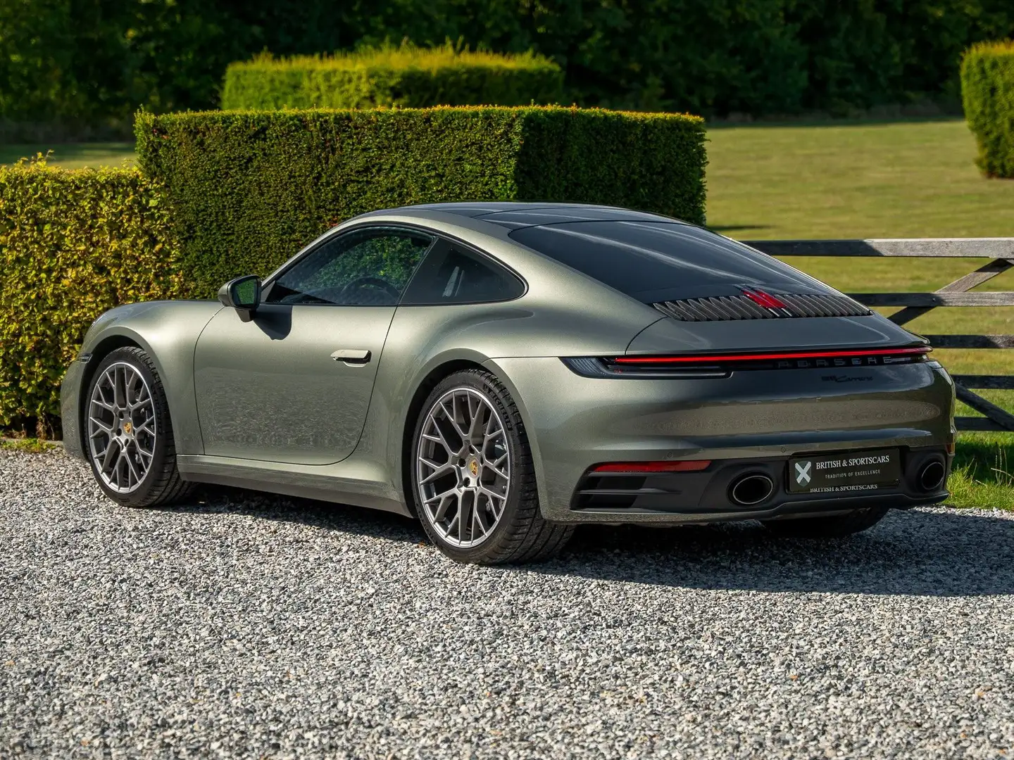 Porsche 992 Carrera Coupe - Aventurine Green Verde - 2