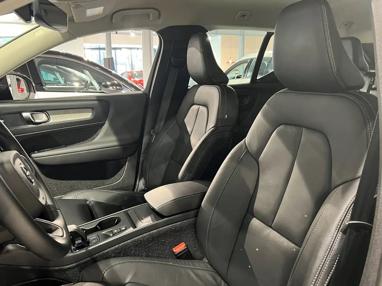 Volvo XC40 B3 Mild Hybride + LEDER 5