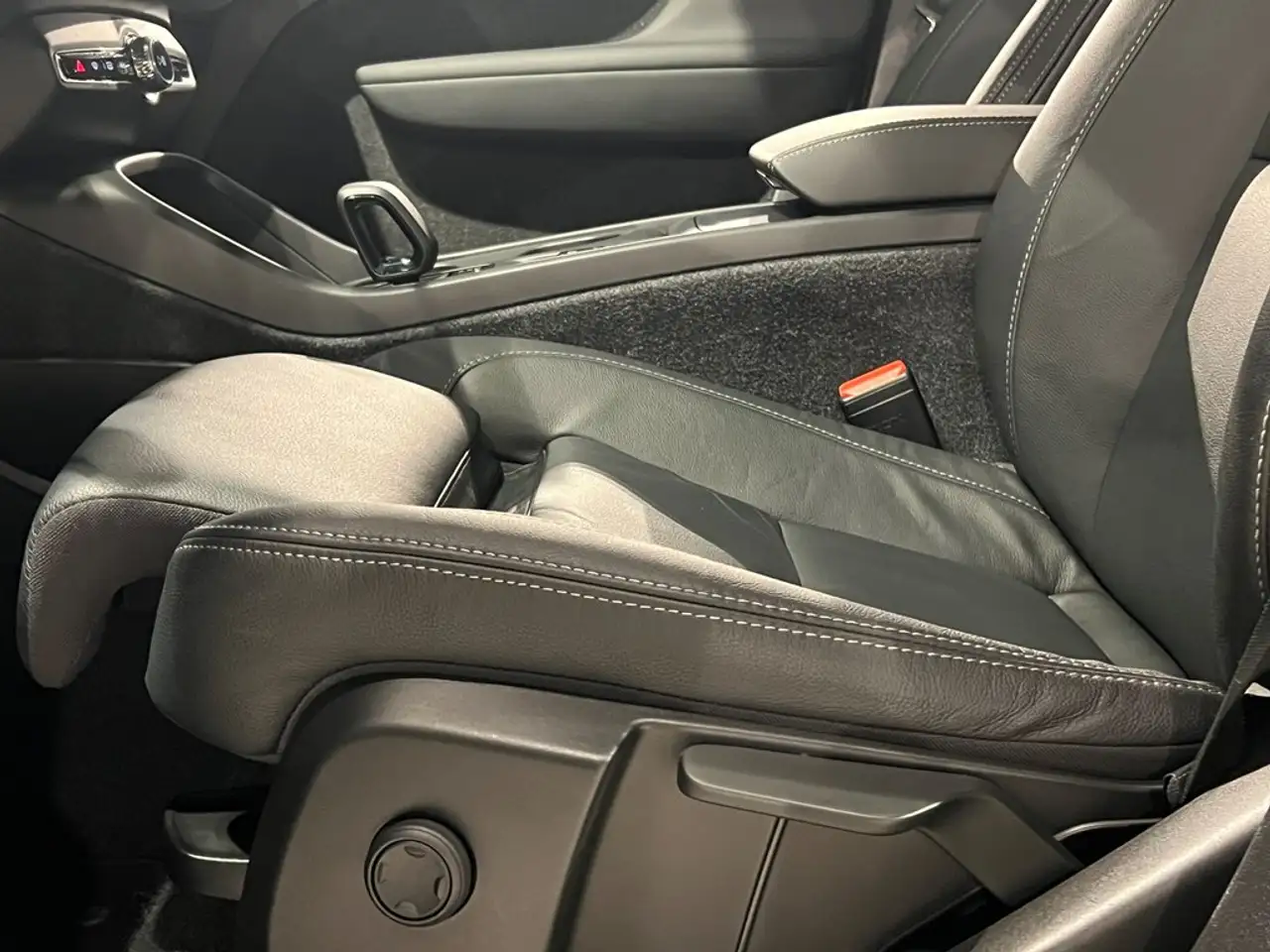 Volvo XC40 B3 Mild Hybride + LEDER 6