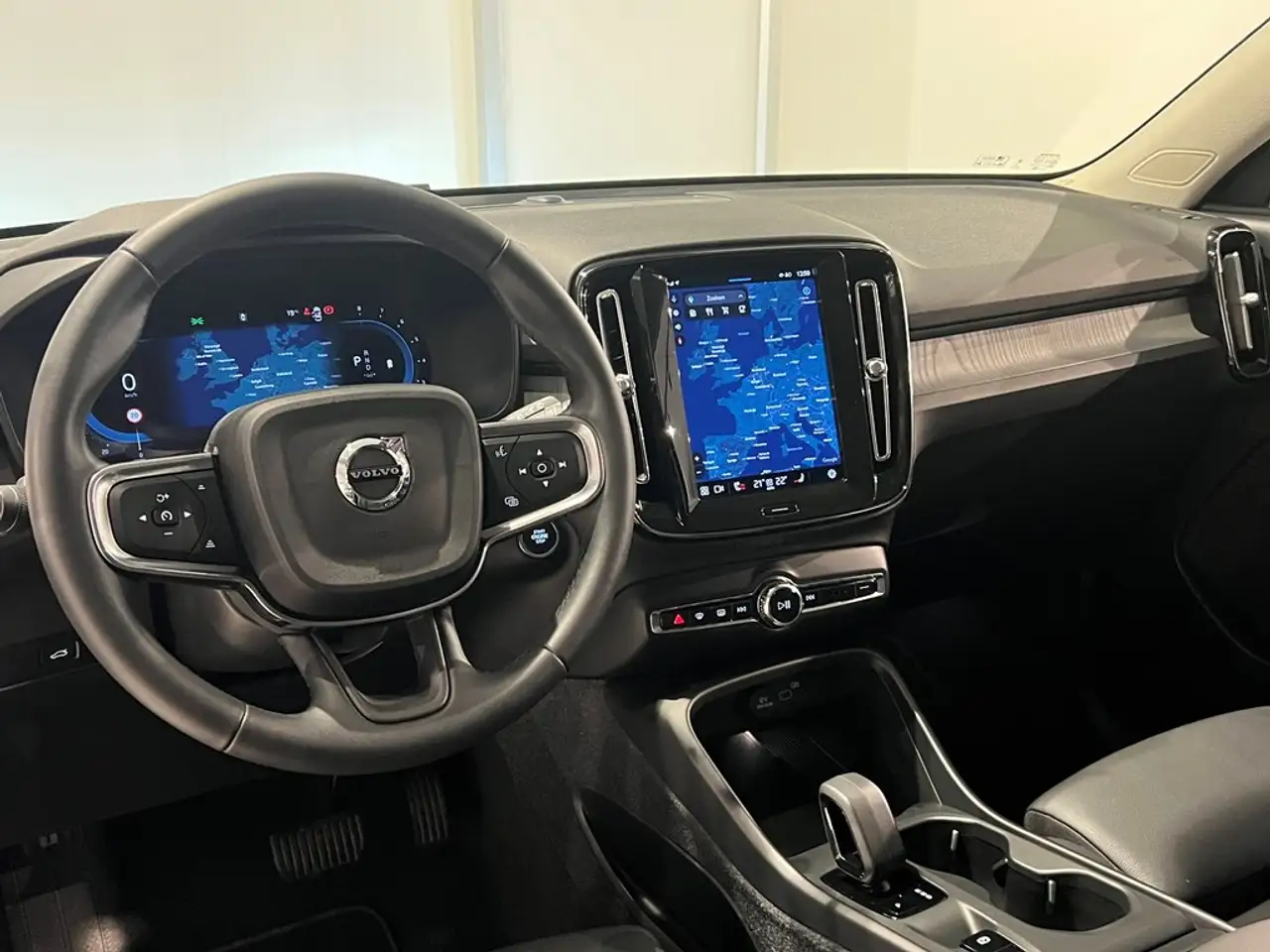 Volvo XC40 B3 Mild Hybride + LEDER 4