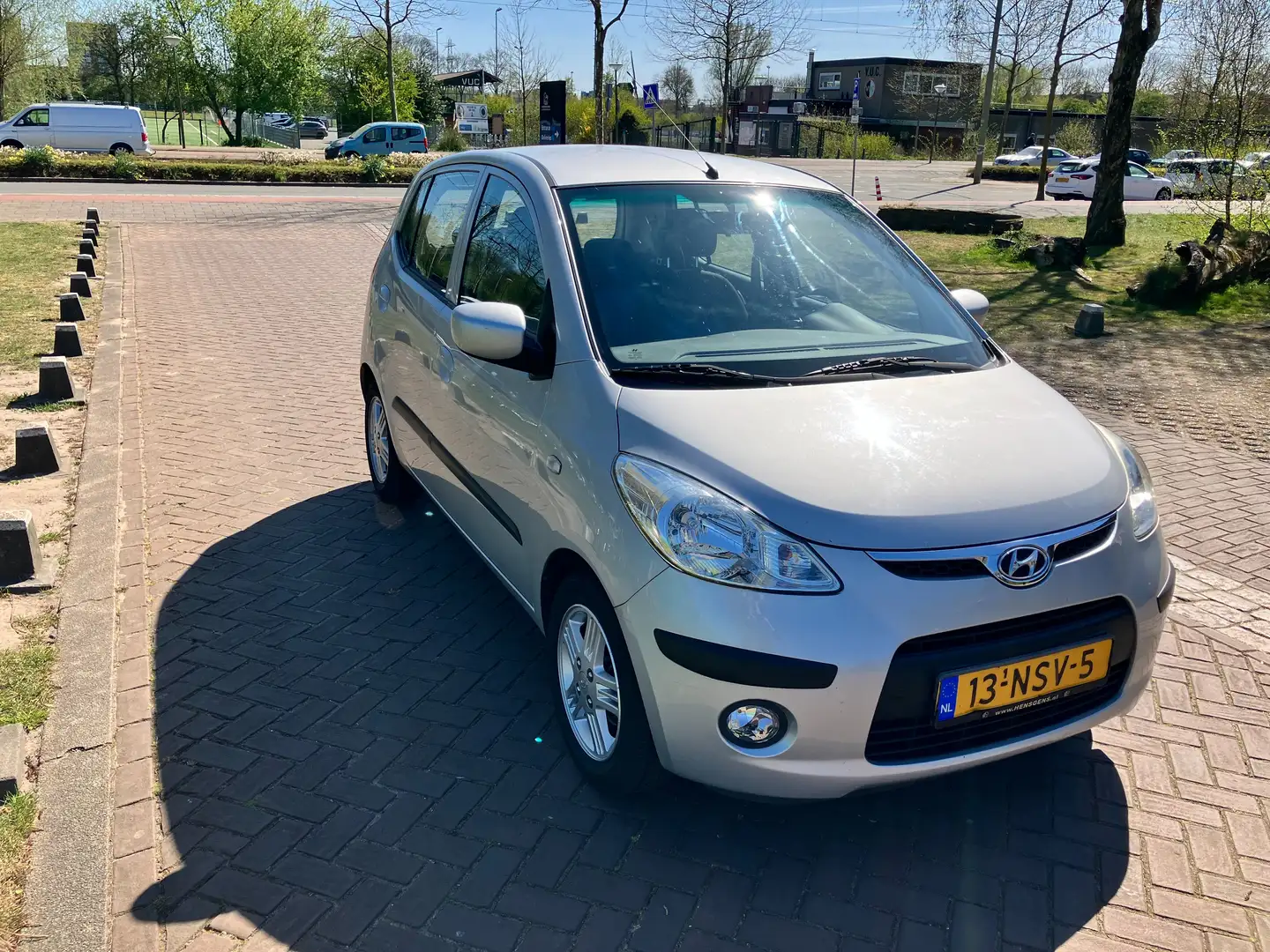 Hyundai i10 i10 1.1 Dynamic XL Zilver - 2