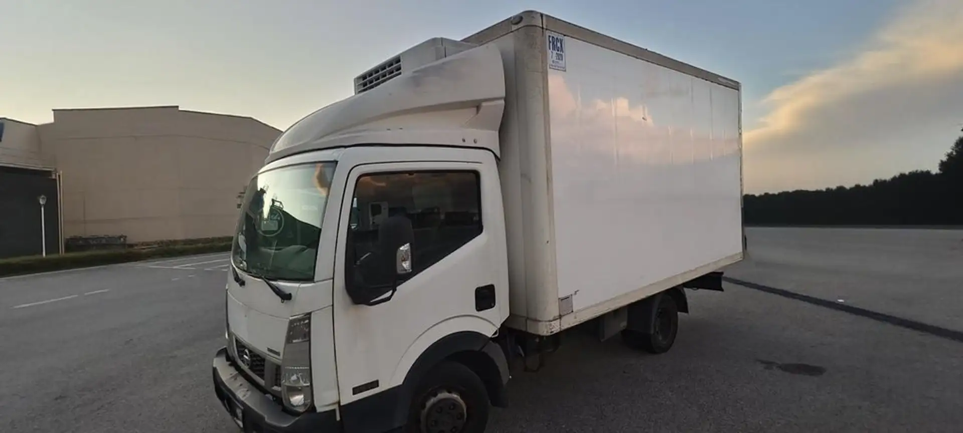 Nissan Cabstar 35.14 Blanco - 1