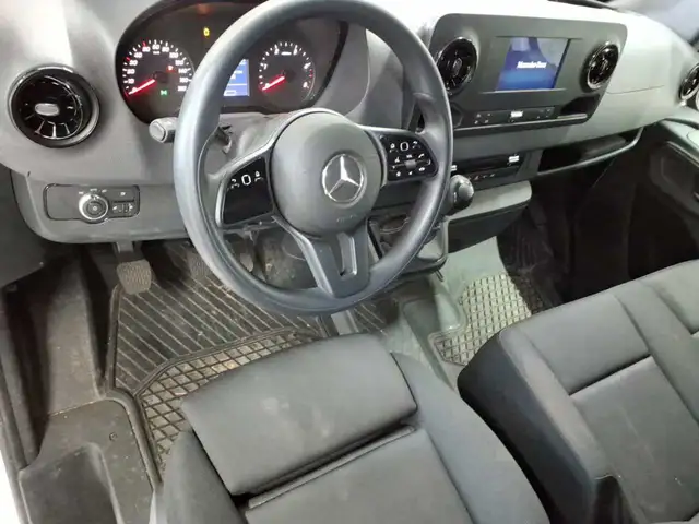 Mercedes-Benz Sprinter view 11