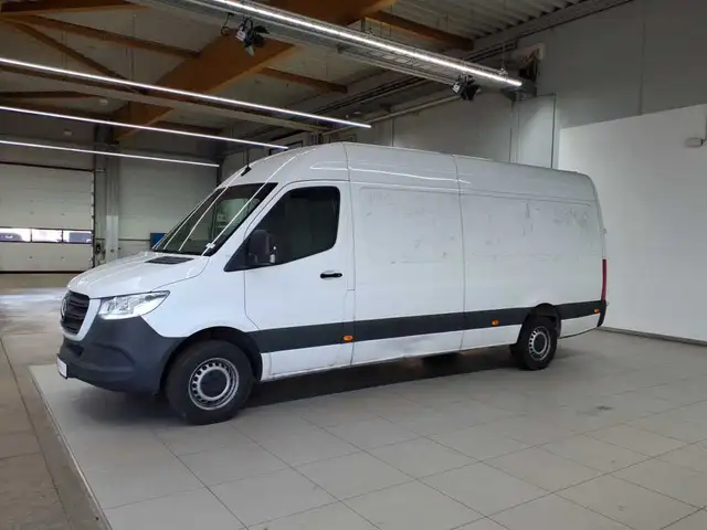 Mercedes-Benz Sprinter view 6