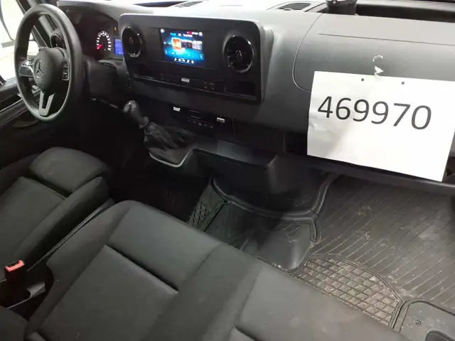 Mercedes-Benz Sprinter view 13