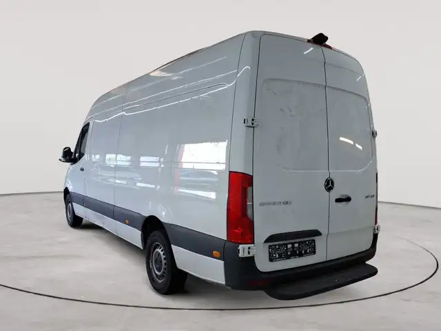 Mercedes-Benz Sprinter view 2