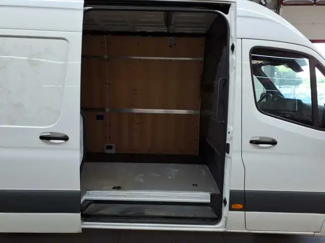 Mercedes-Benz Sprinter view 8