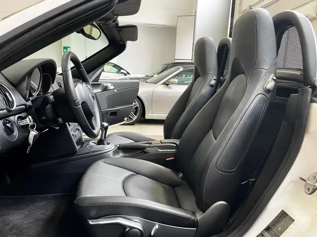 Porsche Boxster view 9