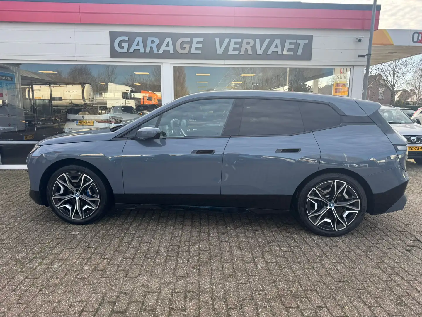 BMW iX xDrive40 High Executive 77 kWh Gris - 1