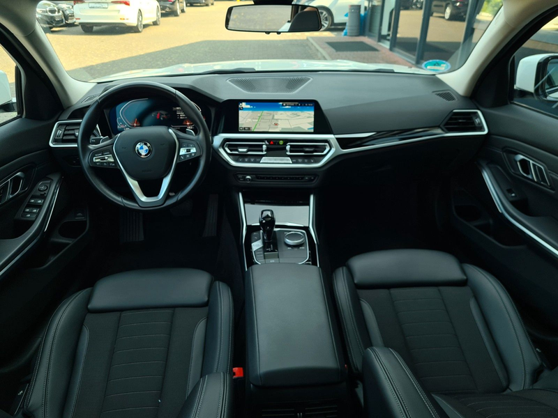 BMW 320 d Sport Line - Sport AUT - SHAODW - PANO — photo 11