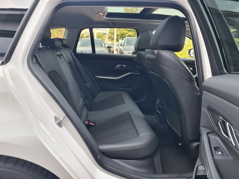 BMW 320 d Sport Line - Sport AUT - SHAODW - PANO — photo 15
