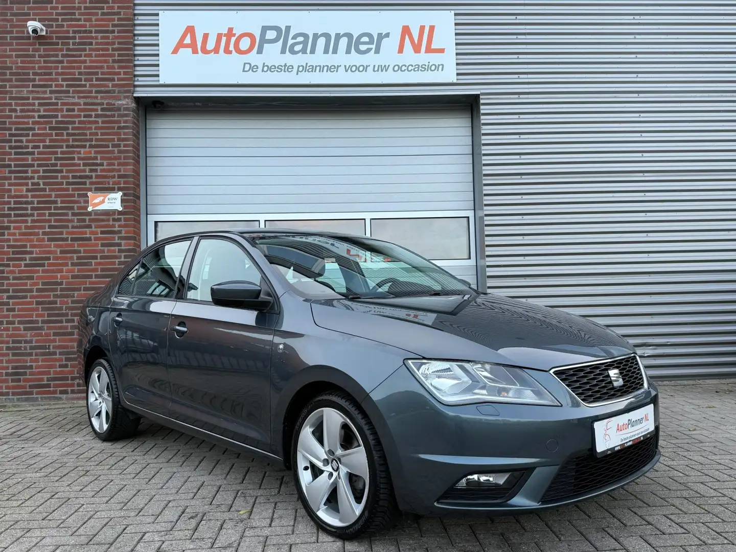 SEAT Toledo 1.4 TSI Style! Clima! Cruise! Navi! PDC! Grijs - 1