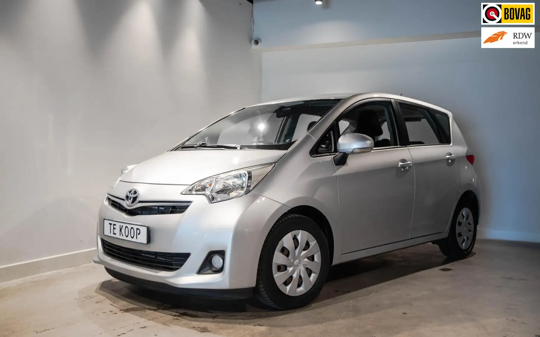 Toyota Verso-S 1.3 VVT-i Aspiration Grijs - 1
