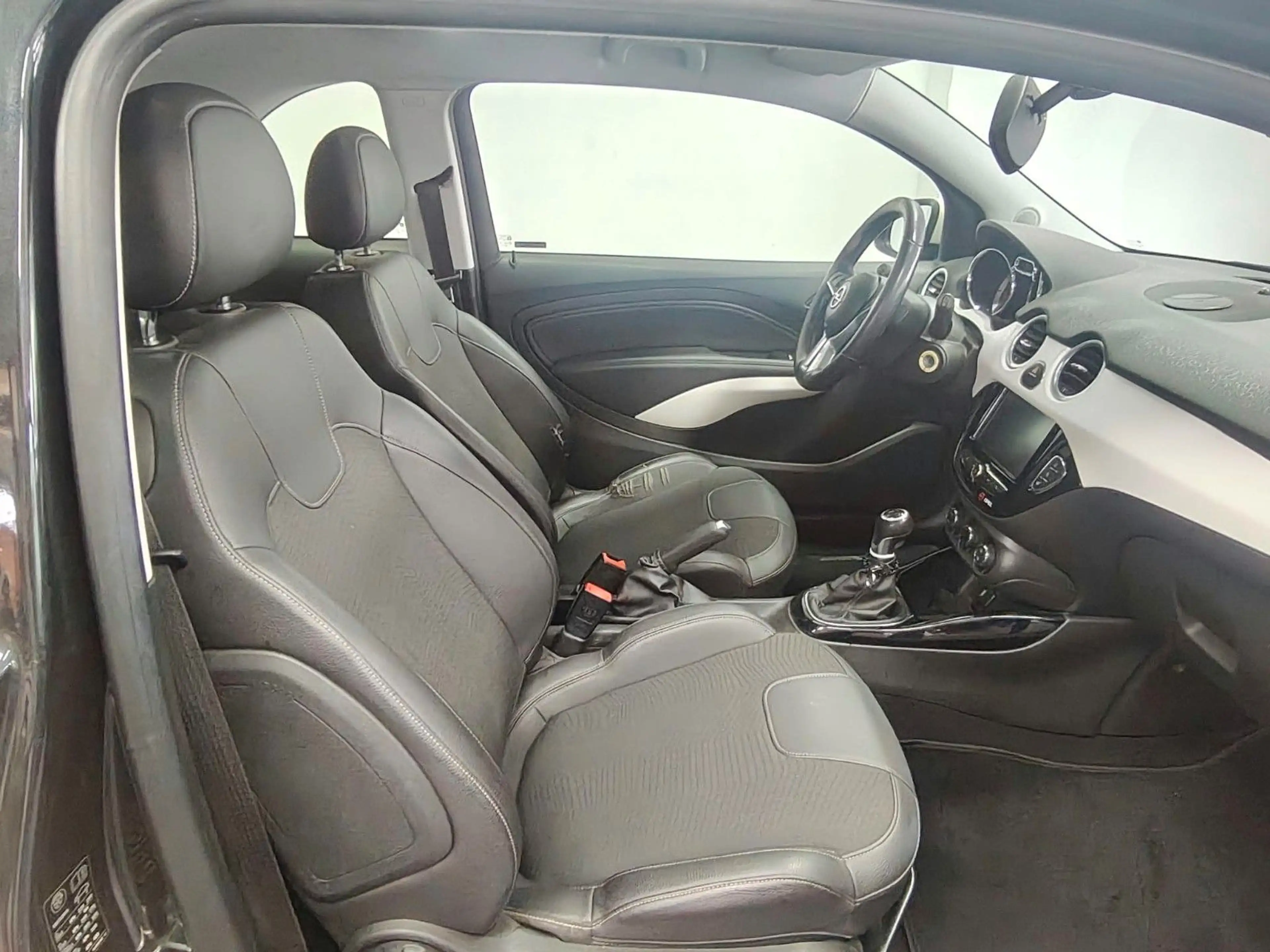 Opel Adam 1,4 GLAM Panorama PDC TÜV 06/2028 — photo 11