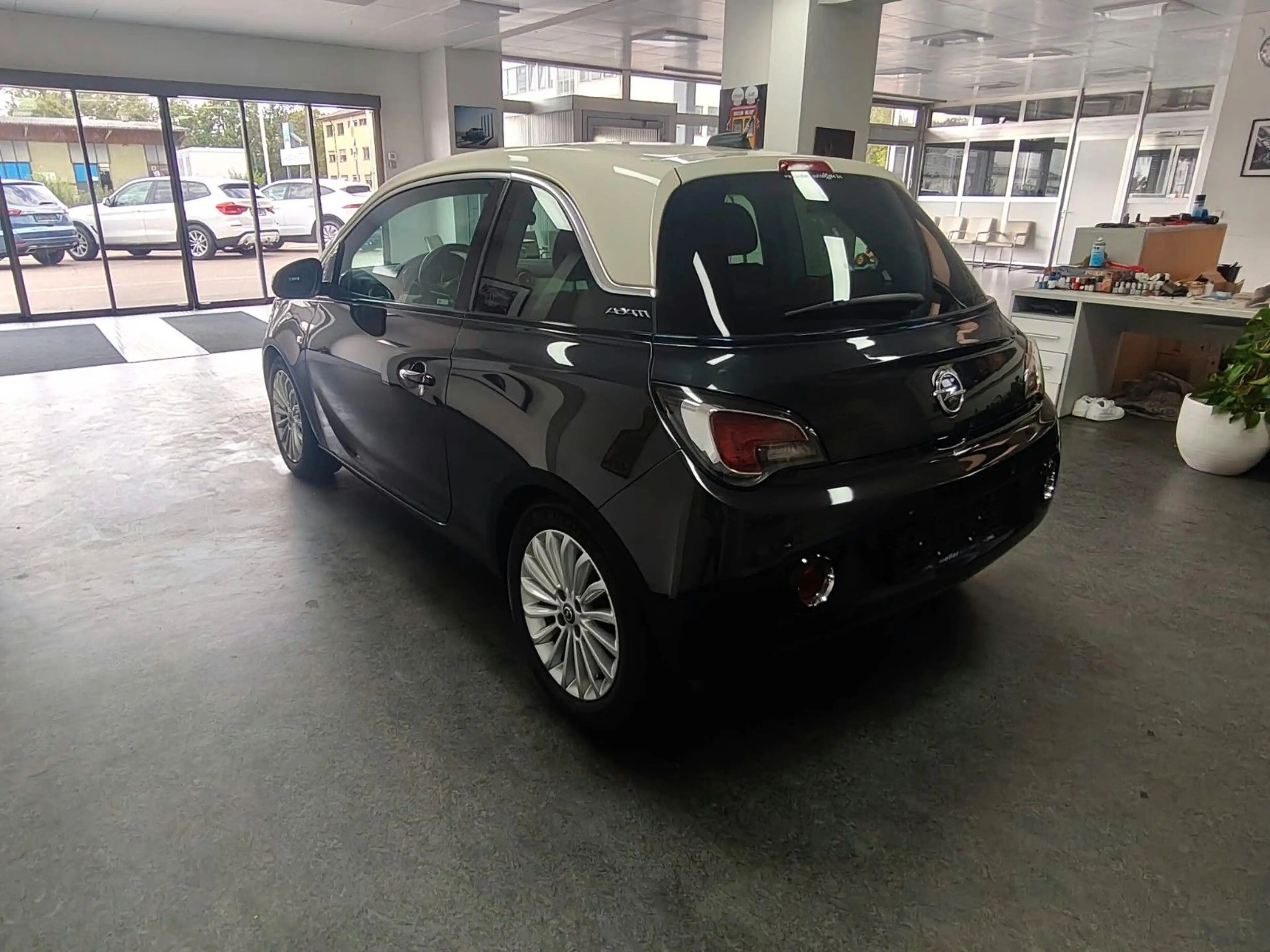Opel Adam 1,4 GLAM Panorama PDC TÜV 06/2028 — photo 5