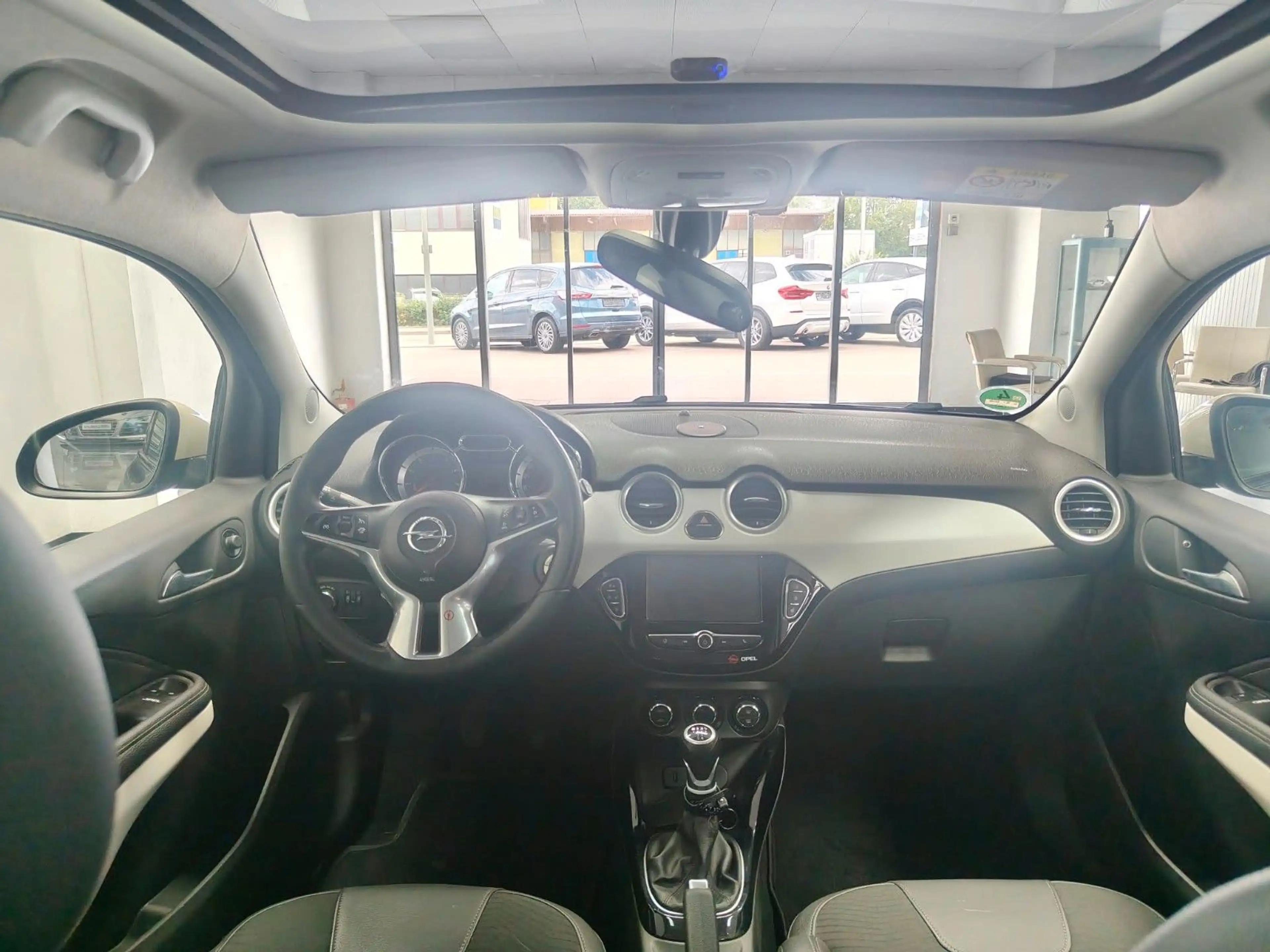 Opel Adam 1,4 GLAM Panorama PDC TÜV 06/2028 — photo 9