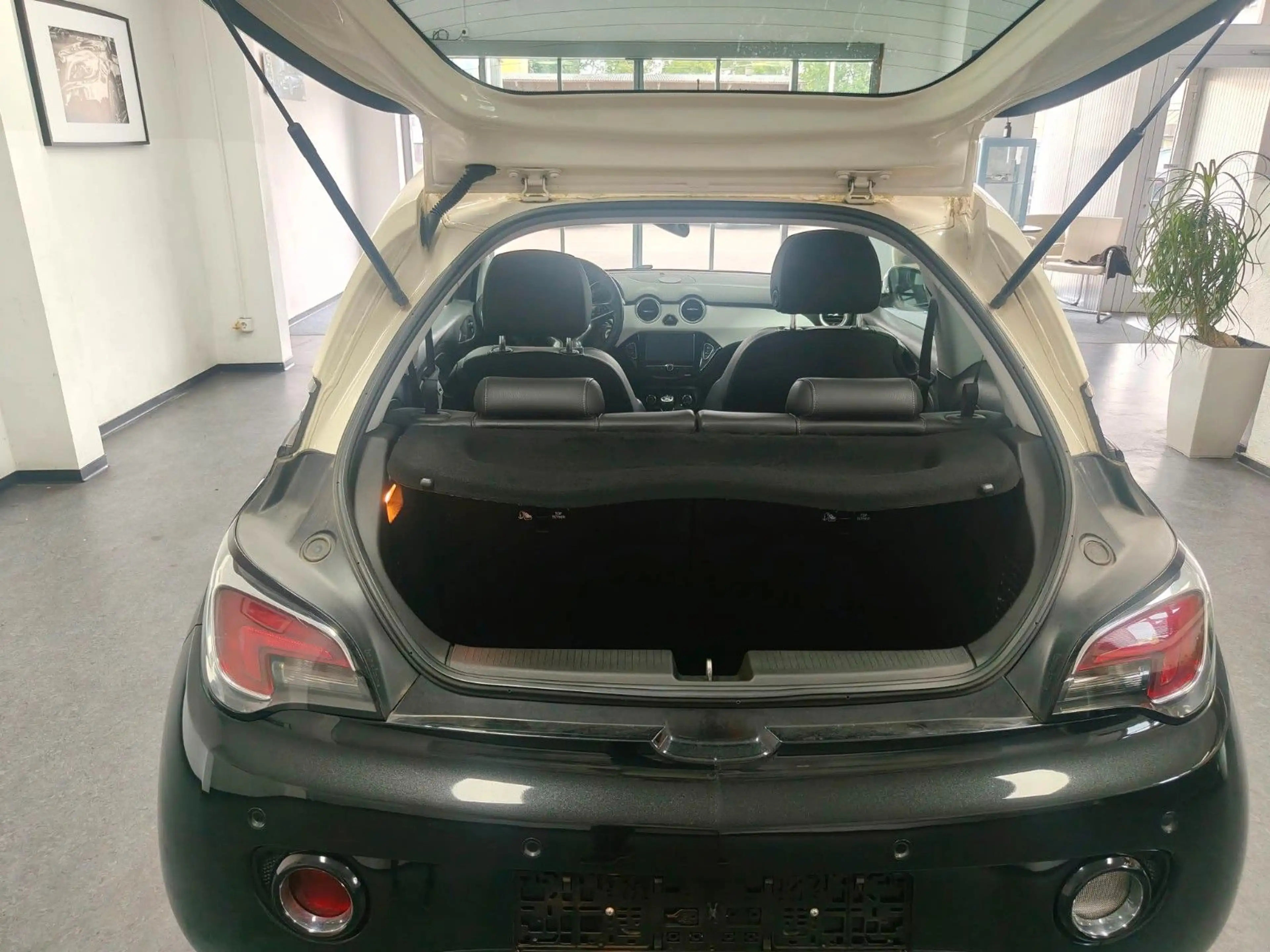 Opel Adam 1,4 GLAM Panorama PDC TÜV 06/2028 — photo 7
