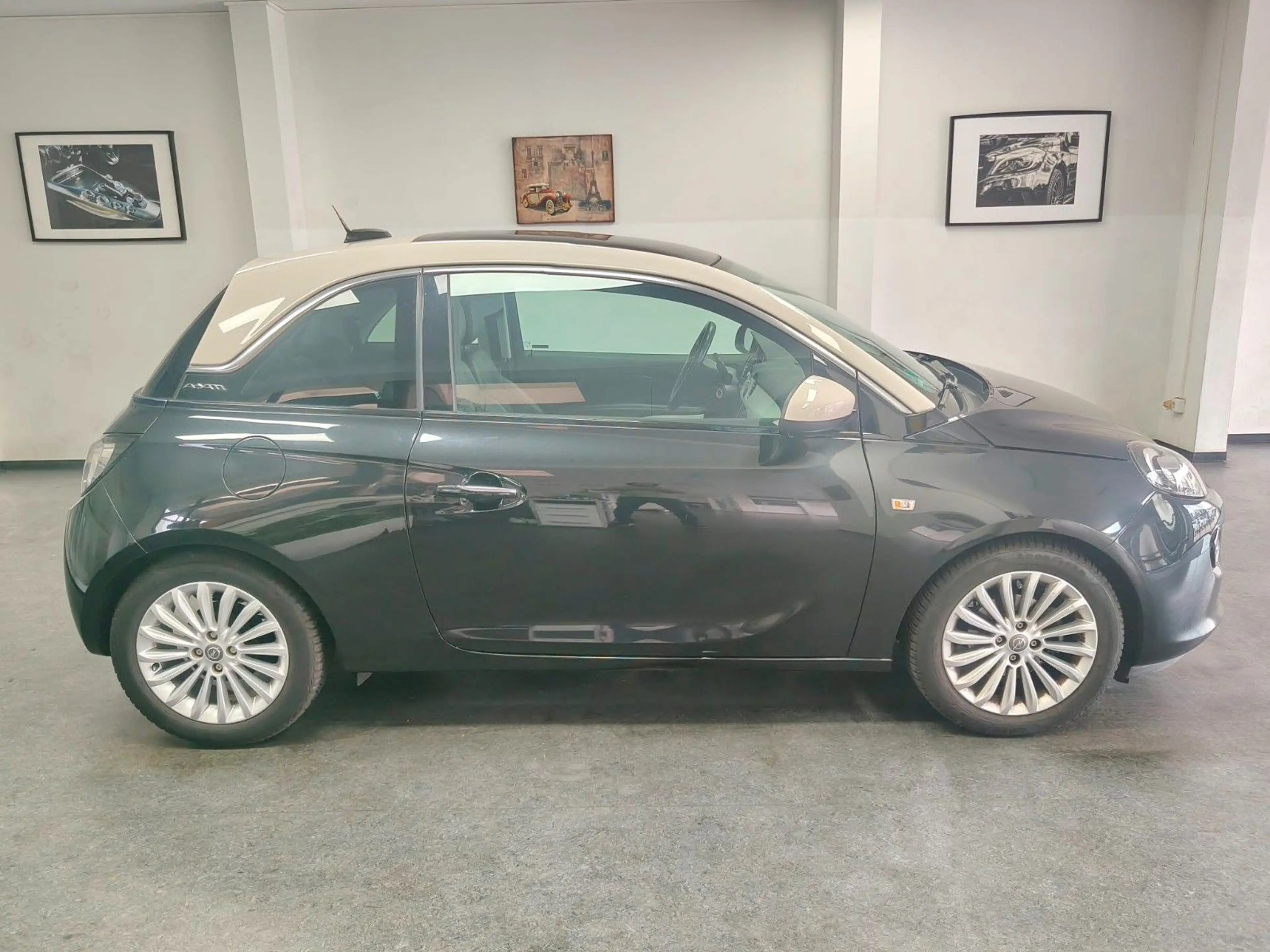 Opel Adam 1,4 GLAM Panorama PDC TÜV 06/2028 — photo 2