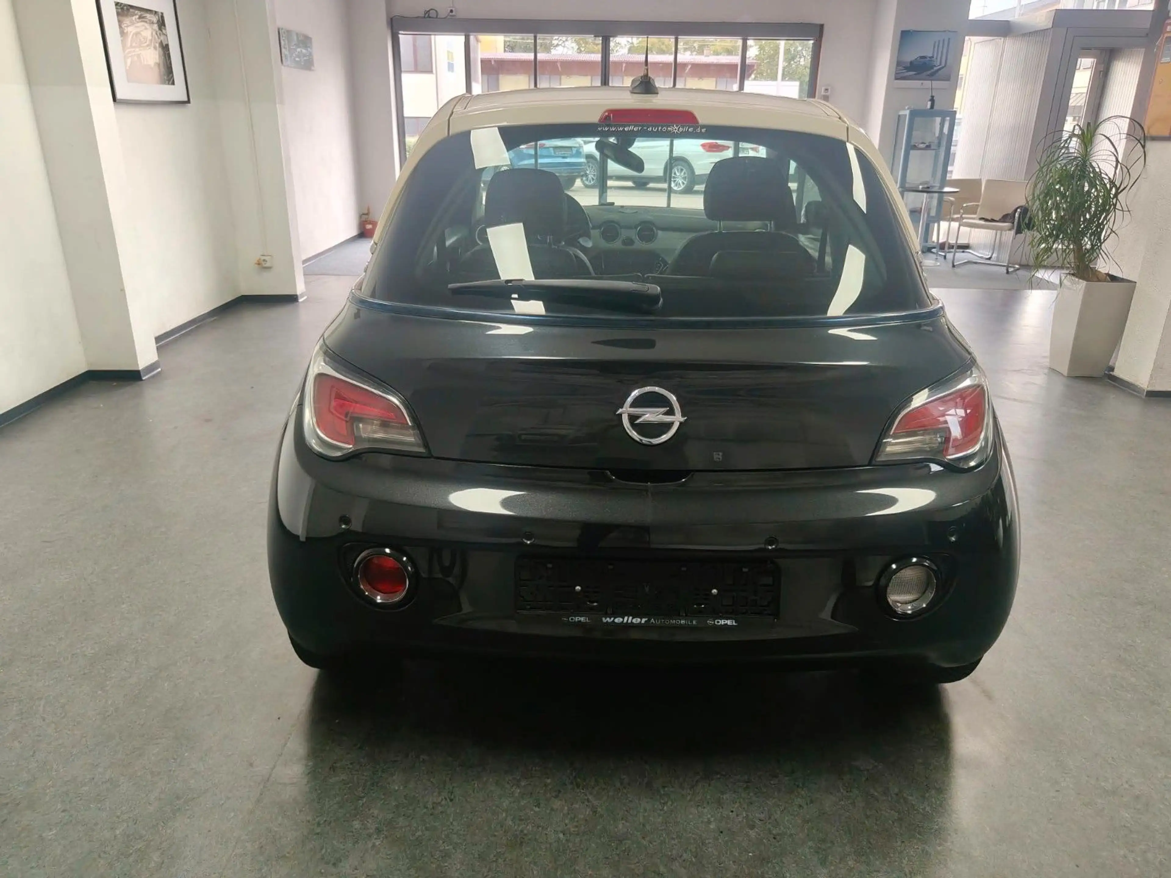 Opel Adam 1,4 GLAM Panorama PDC TÜV 06/2028 — photo 6