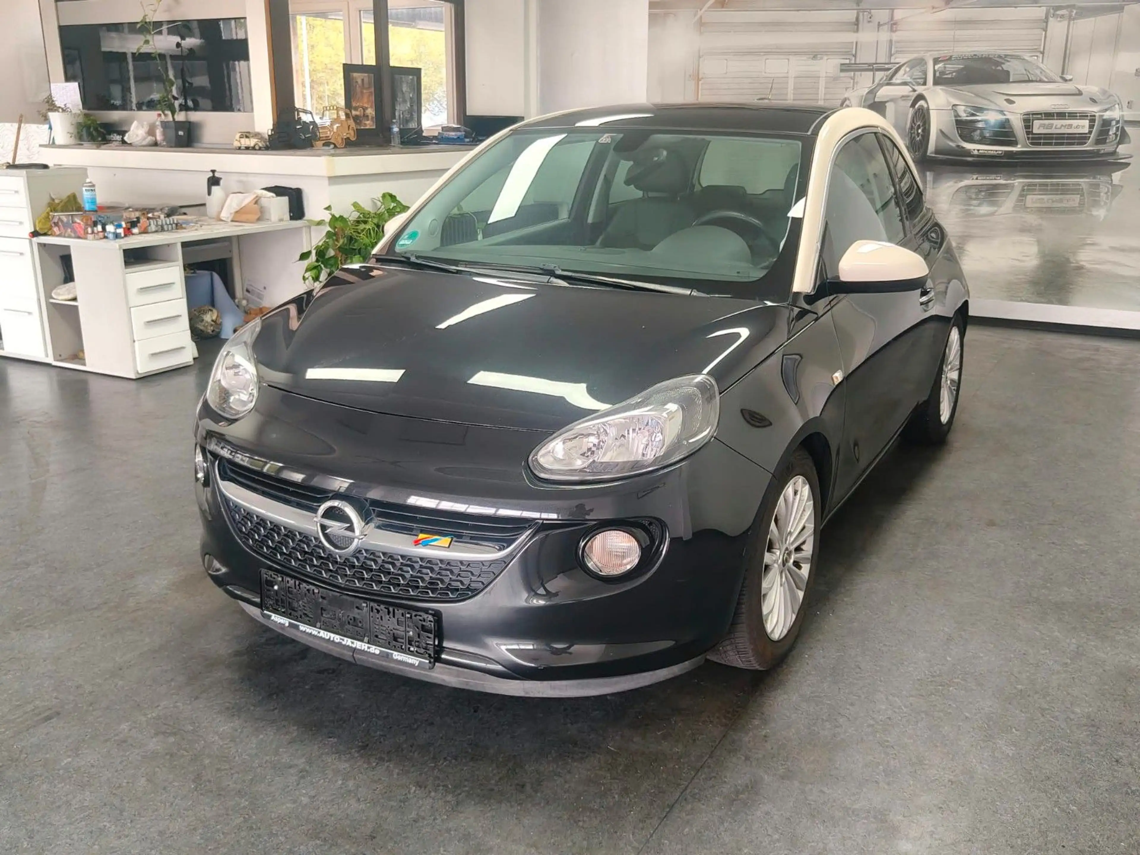 Opel Adam 1,4 GLAM Panorama PDC TÜV 06/2028 — photo 4