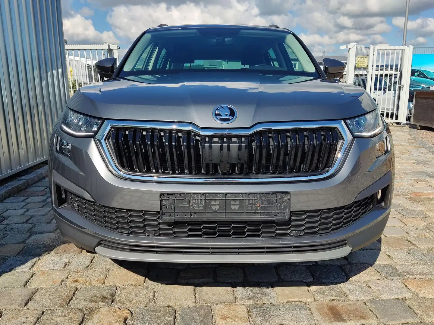 Skoda Kodiaq Selection 1,5 TSI 150 PS DSG-mHEV-4 Jahre Garan... Grau - 1