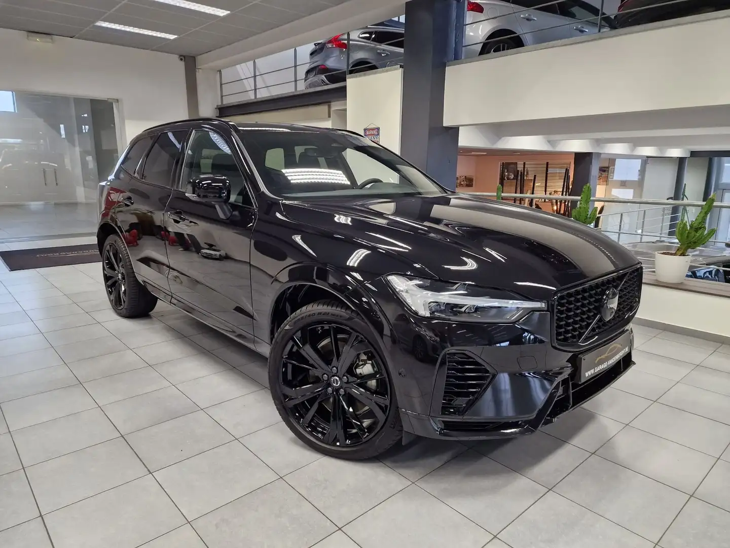 Volvo XC60 PLUS BLACK EDITION PLUG-IN HYBRID NIEUW OKM Noir - 1