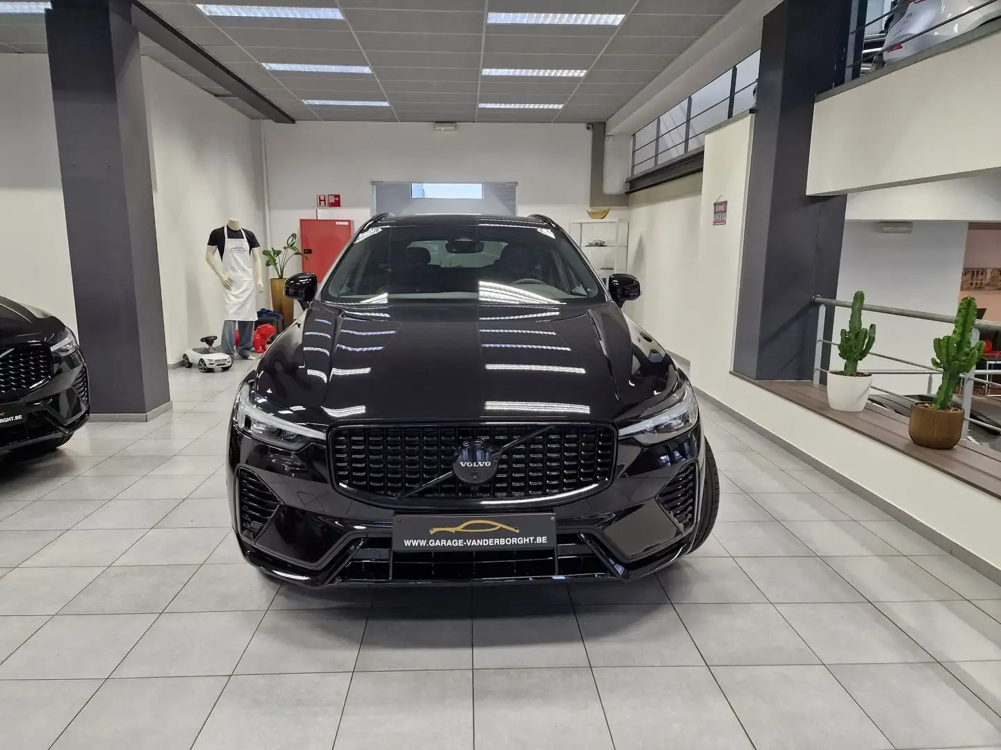Volvo XC60 PLUS BLACK EDITION PLUG-IN HYBRID NIEUW OKM Noir - 2