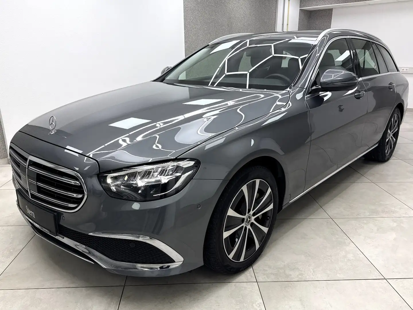 Mercedes-Benz E 300 de T Elegance DTR 2xSpur RCam elHeckk Ambiente Gris - 2