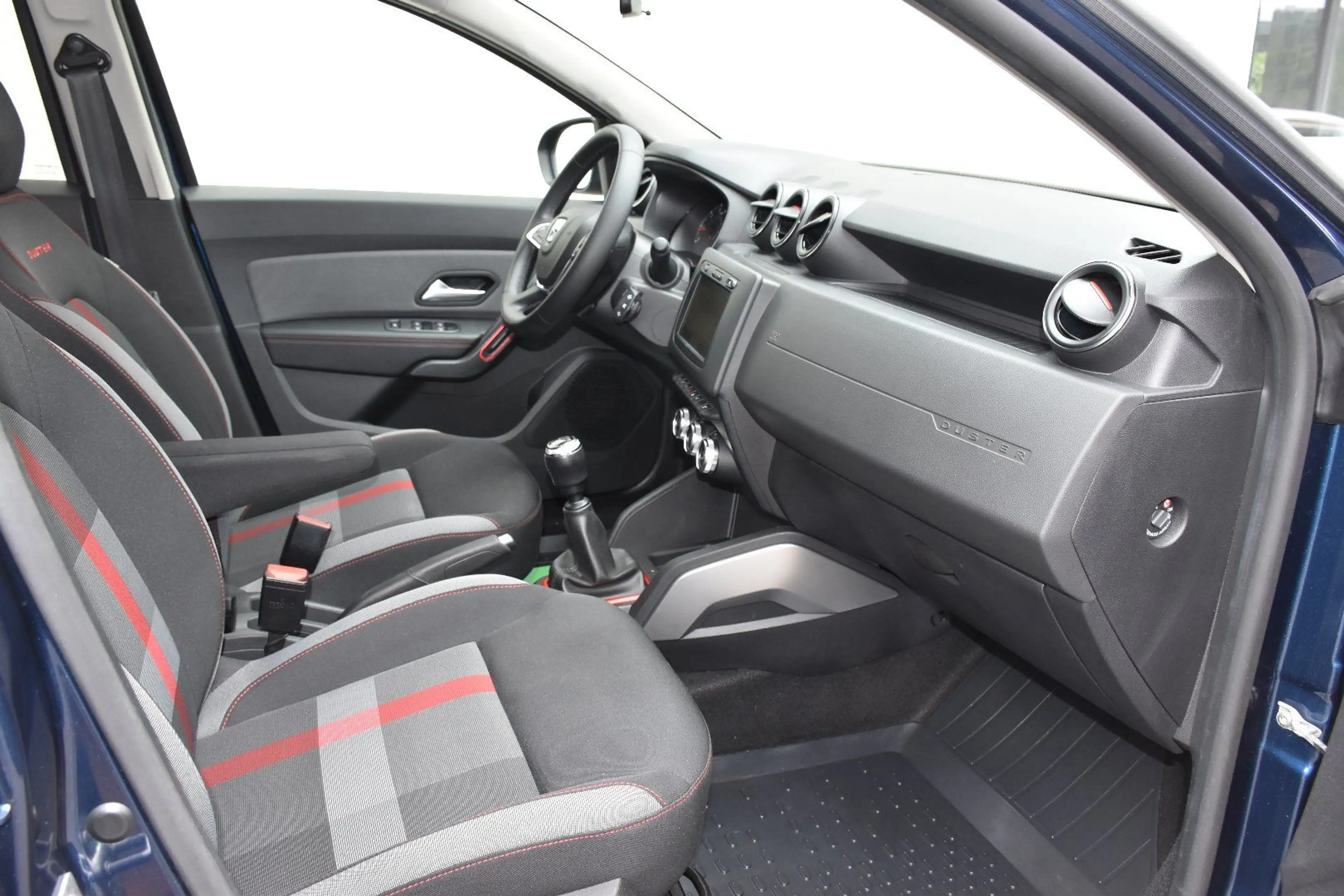 Dacia Duster II 1.6 SCe 115 Charisma 4WD / Service + Pickerl N — photo 21