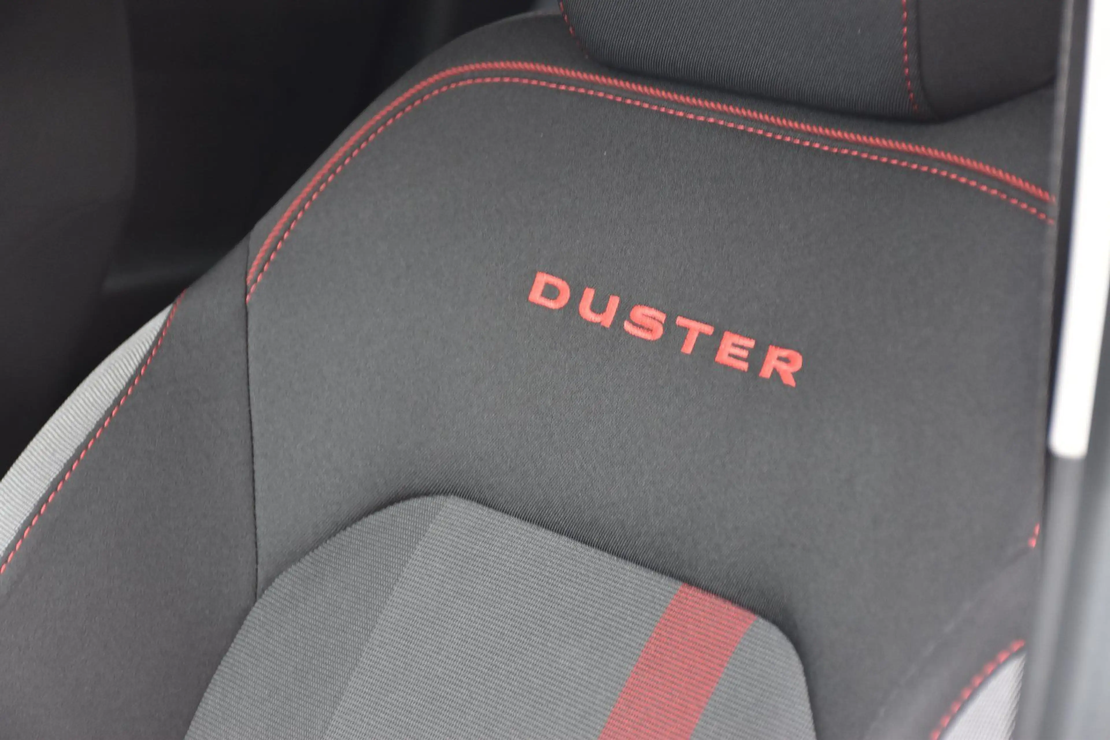 Dacia Duster II 1.6 SCe 115 Charisma 4WD / Service + Pickerl N — photo 28