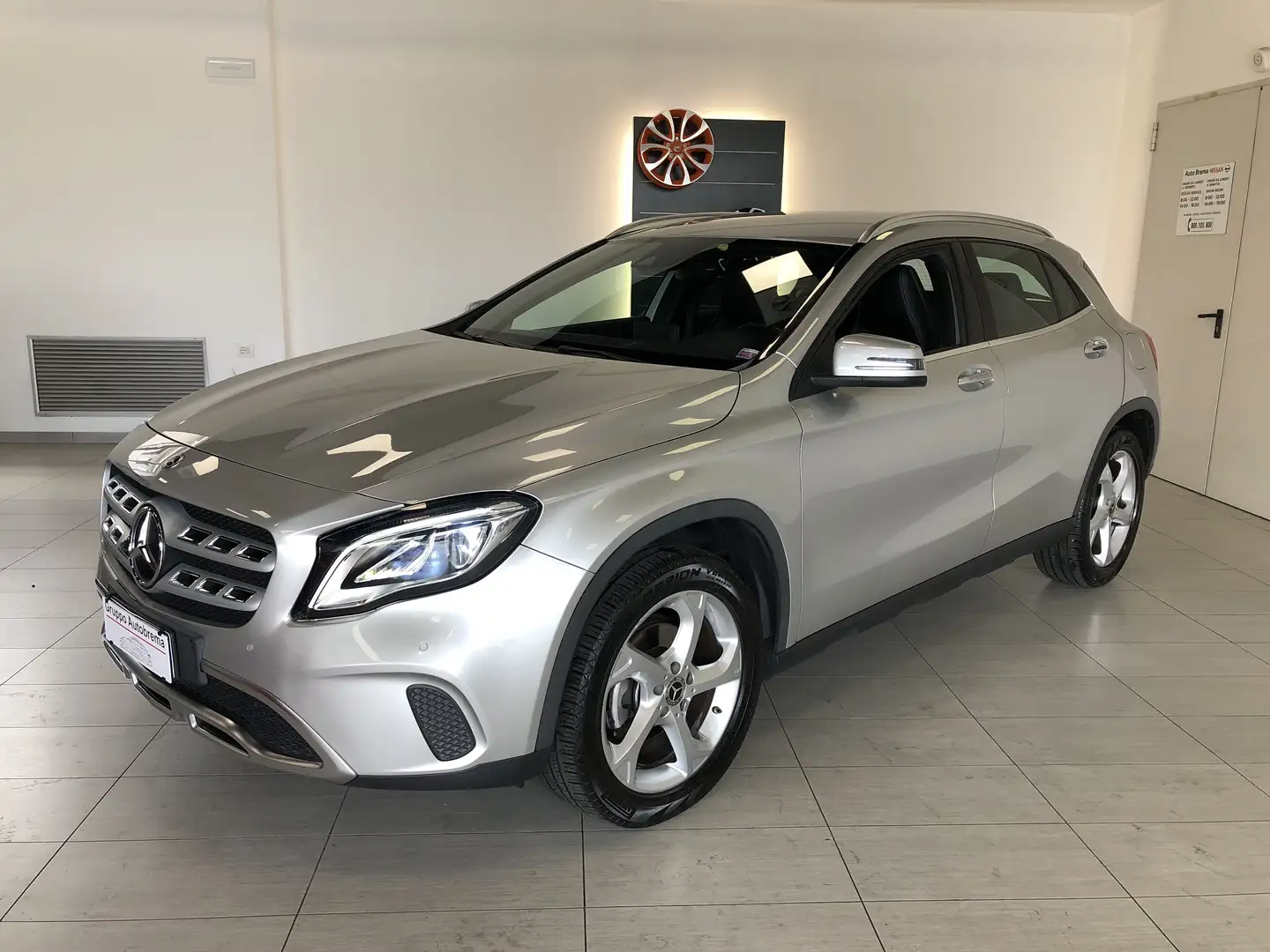 Mercedes-Benz GLA 180 GLA 180 d Sport auto NEOPATENTATI NEW Plateado - 1