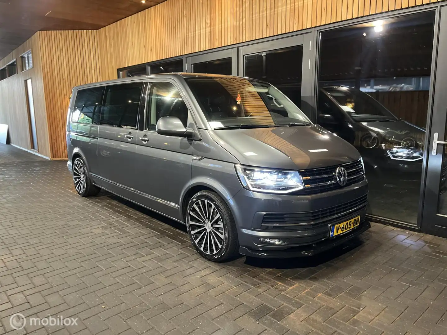Volkswagen T6 Transporter Caravelle 2.0 TDI L2H1 DC 4Motion - 1