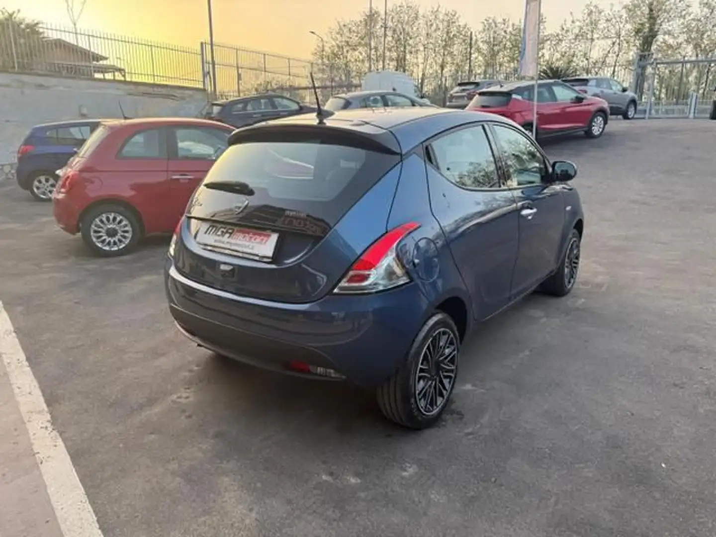 Lancia Ypsilon 1.0 firefly hybrid Gold s&s 70cv Bleu - 2