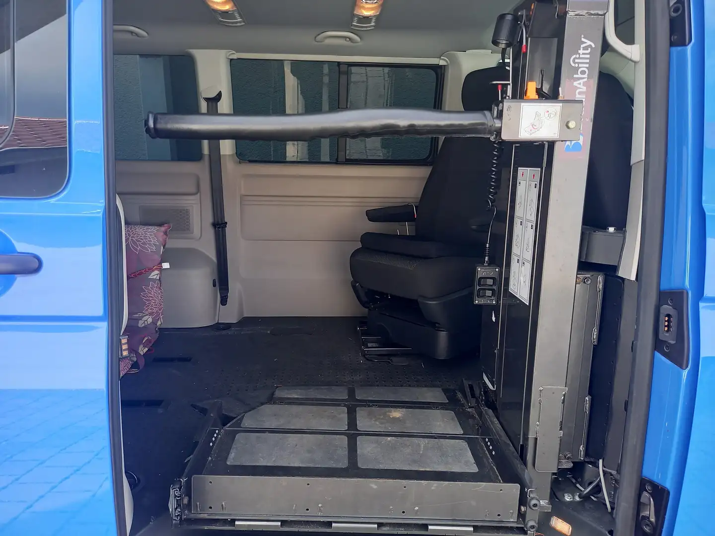 Volkswagen T6 Caravelle Caravelle DSG Kurz Highline behindertengerecht Blau - 2