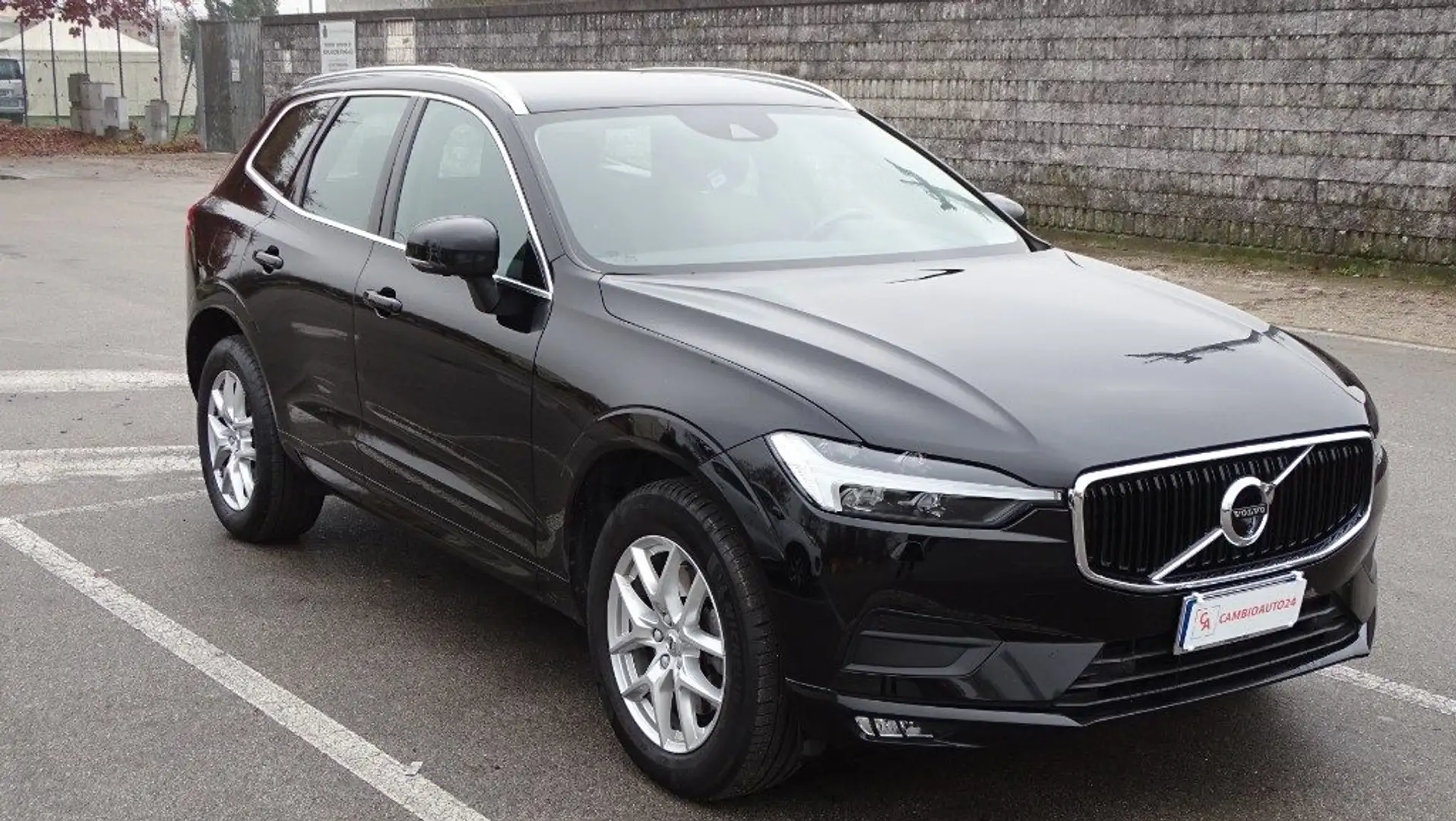 Volvo XC60 B4 (d) AWD Geartronic Plus, Automatica, Garanzia.. Nero - 2