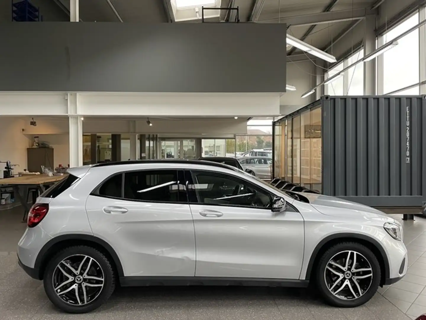 Mercedes-Benz GLA 180 7G-DCT UrbanStyle Edition - 1