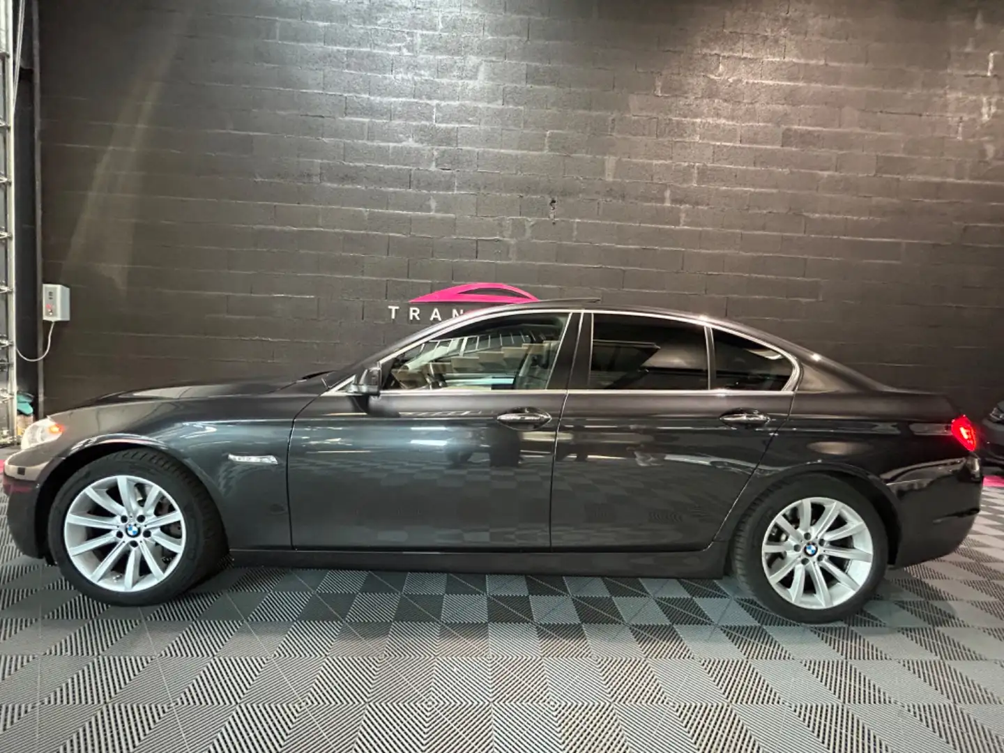 BMW Executive A Gri - 2