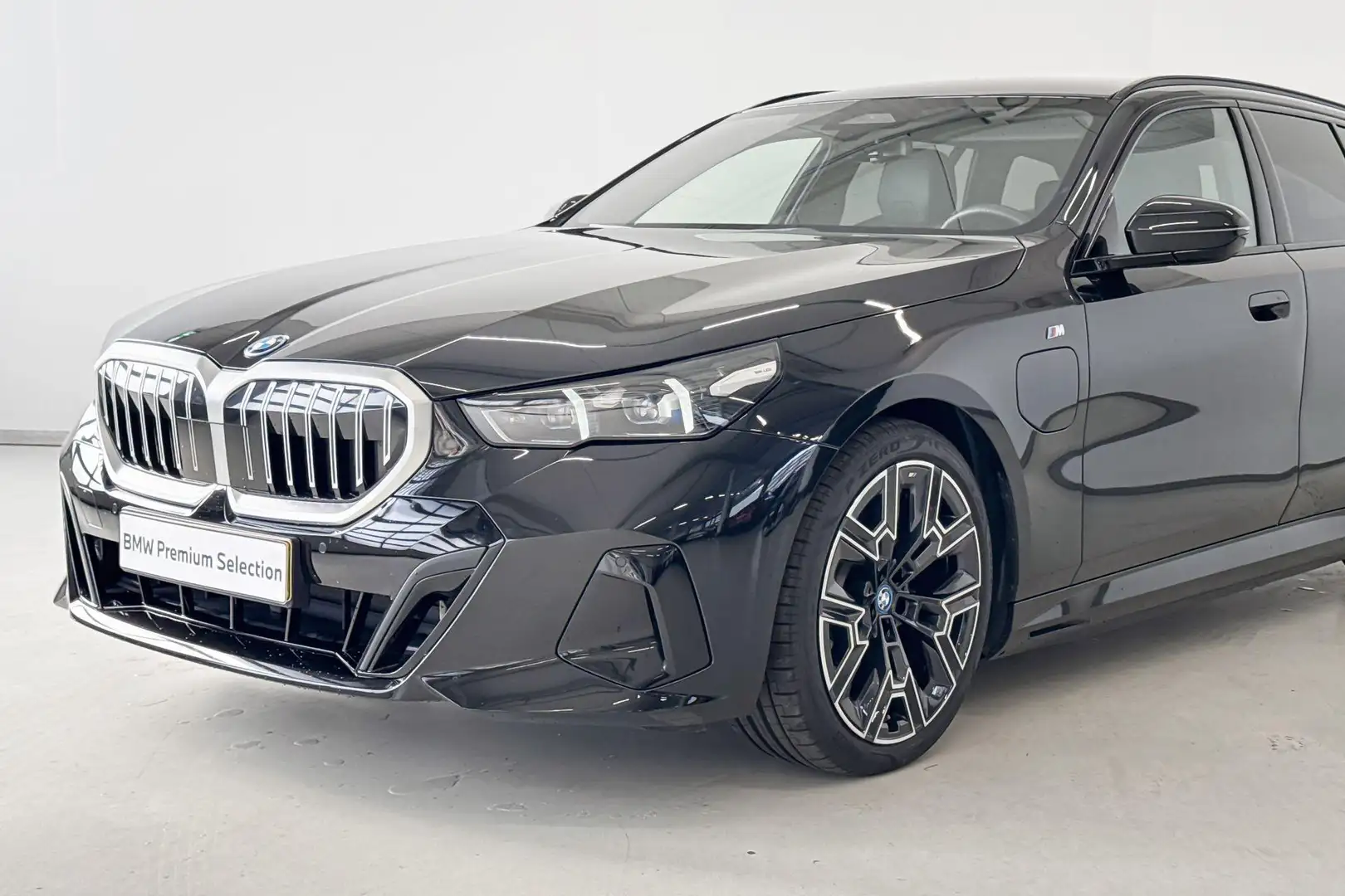 BMW 530 5 Serie Touring 530e Travel Pack M Sportpakket Aut Zwart - 2
