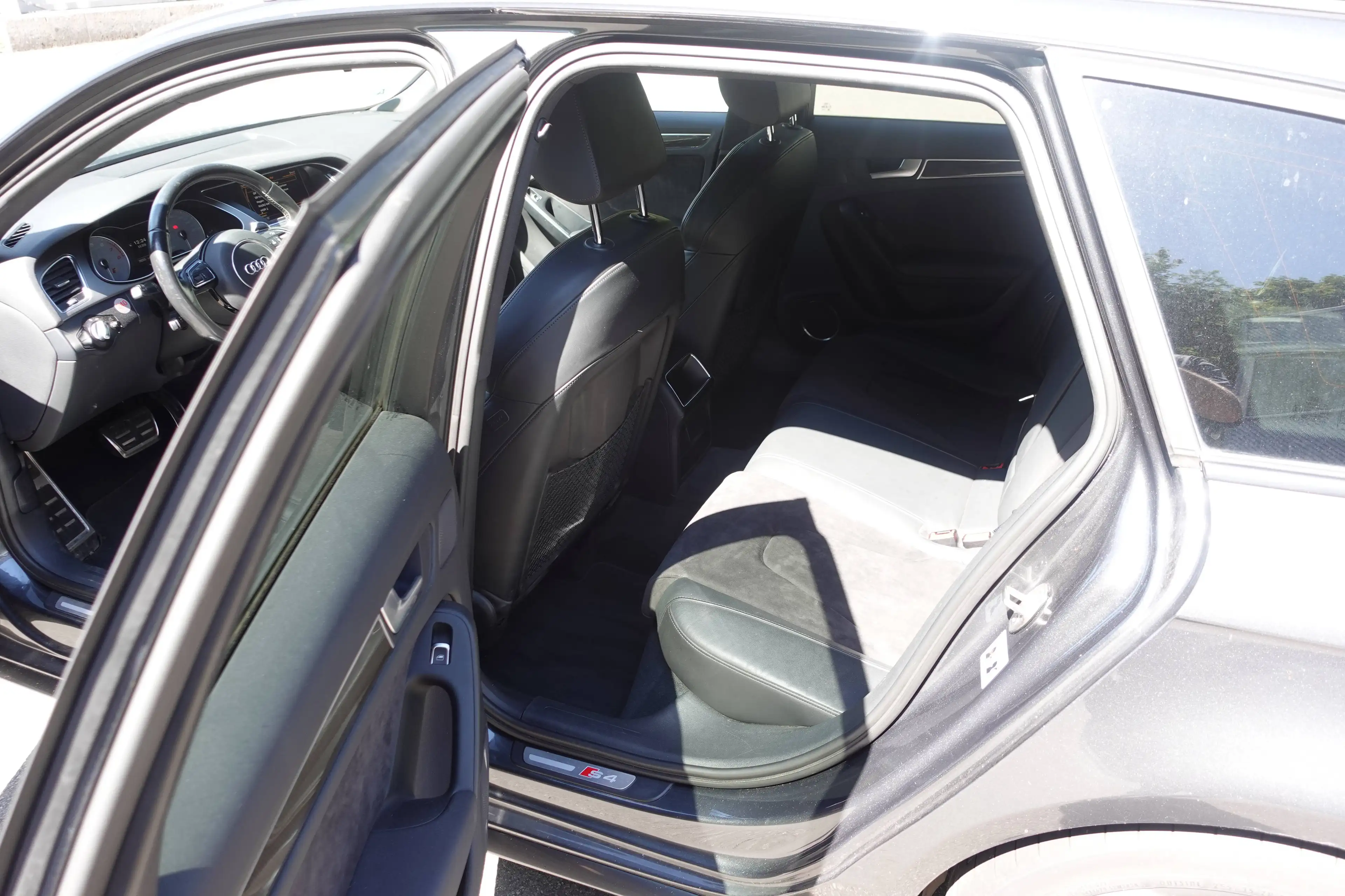 Audi S4 3.0 TFSI quattro AHK — photo 9
