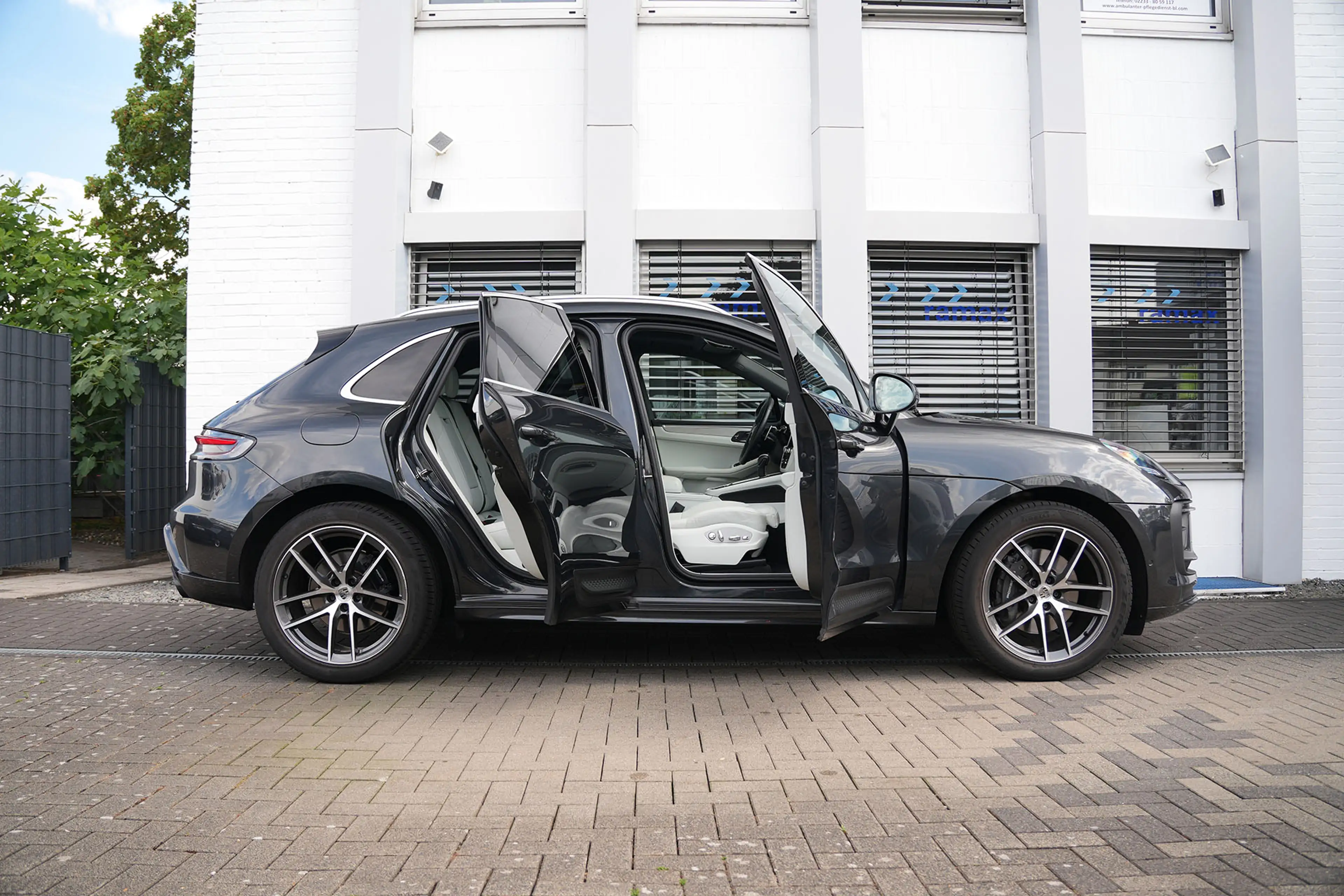 Porsche Macan MACAN LEDER KREIDE-ACC-LUFTF.-PANO-SPORTABGAS.-VOLL