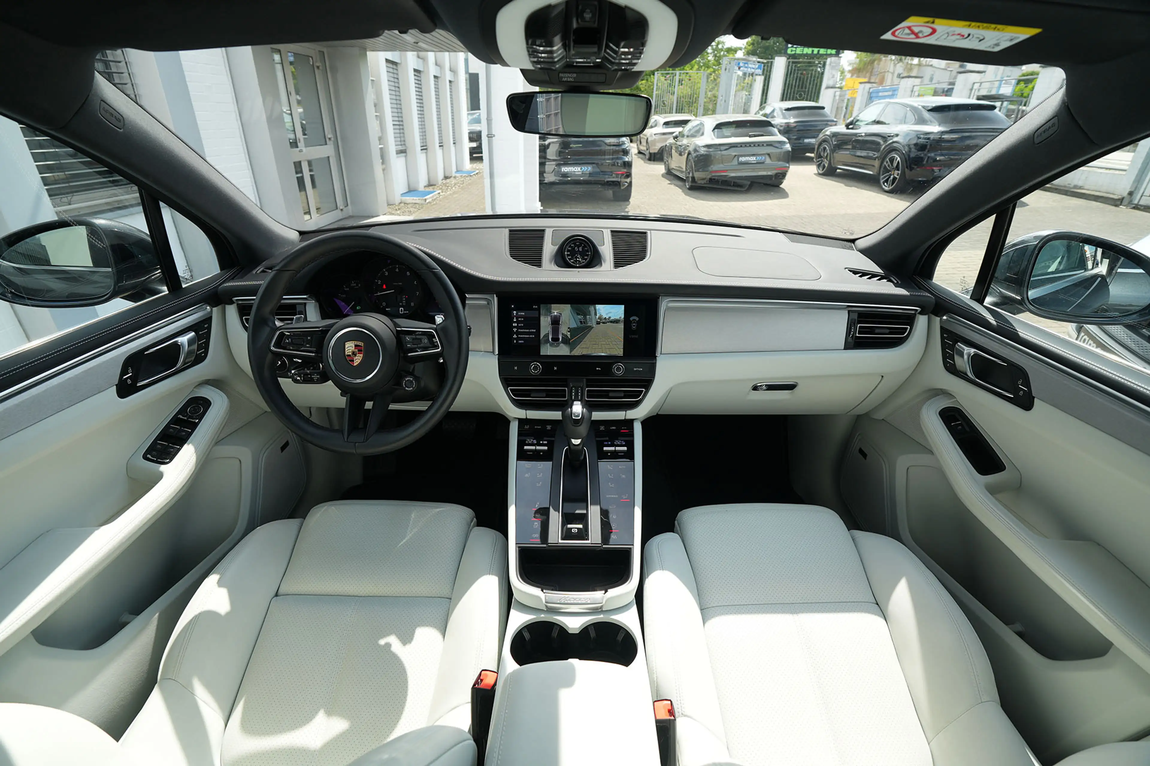 Porsche Macan MACAN LEDER KREIDE-ACC-LUFTF.-PANO-SPORTABGAS.-VOLL — photo 3