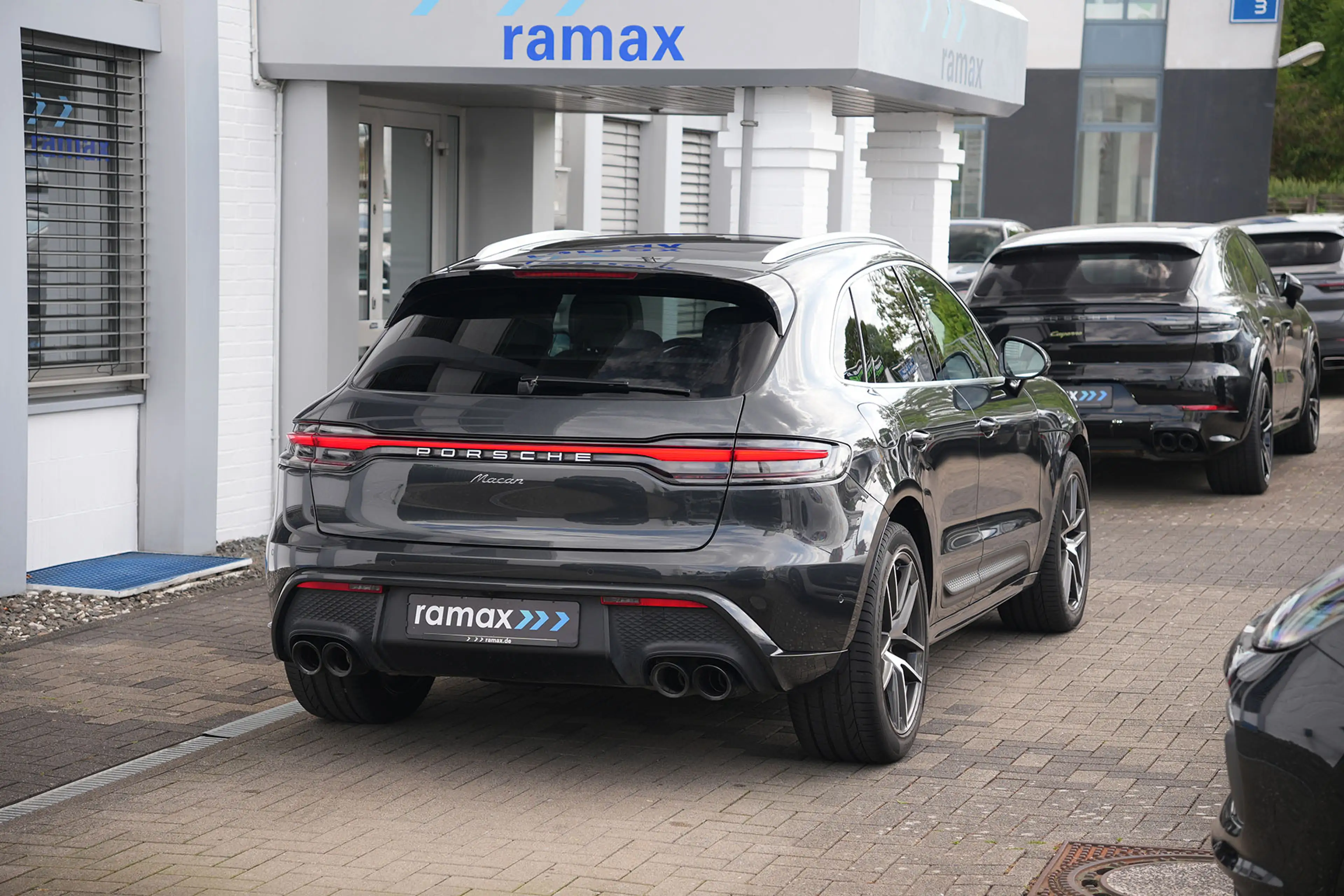 Porsche Macan MACAN LEDER KREIDE-ACC-LUFTF.-PANO-SPORTABGAS.-VOLL — photo 11