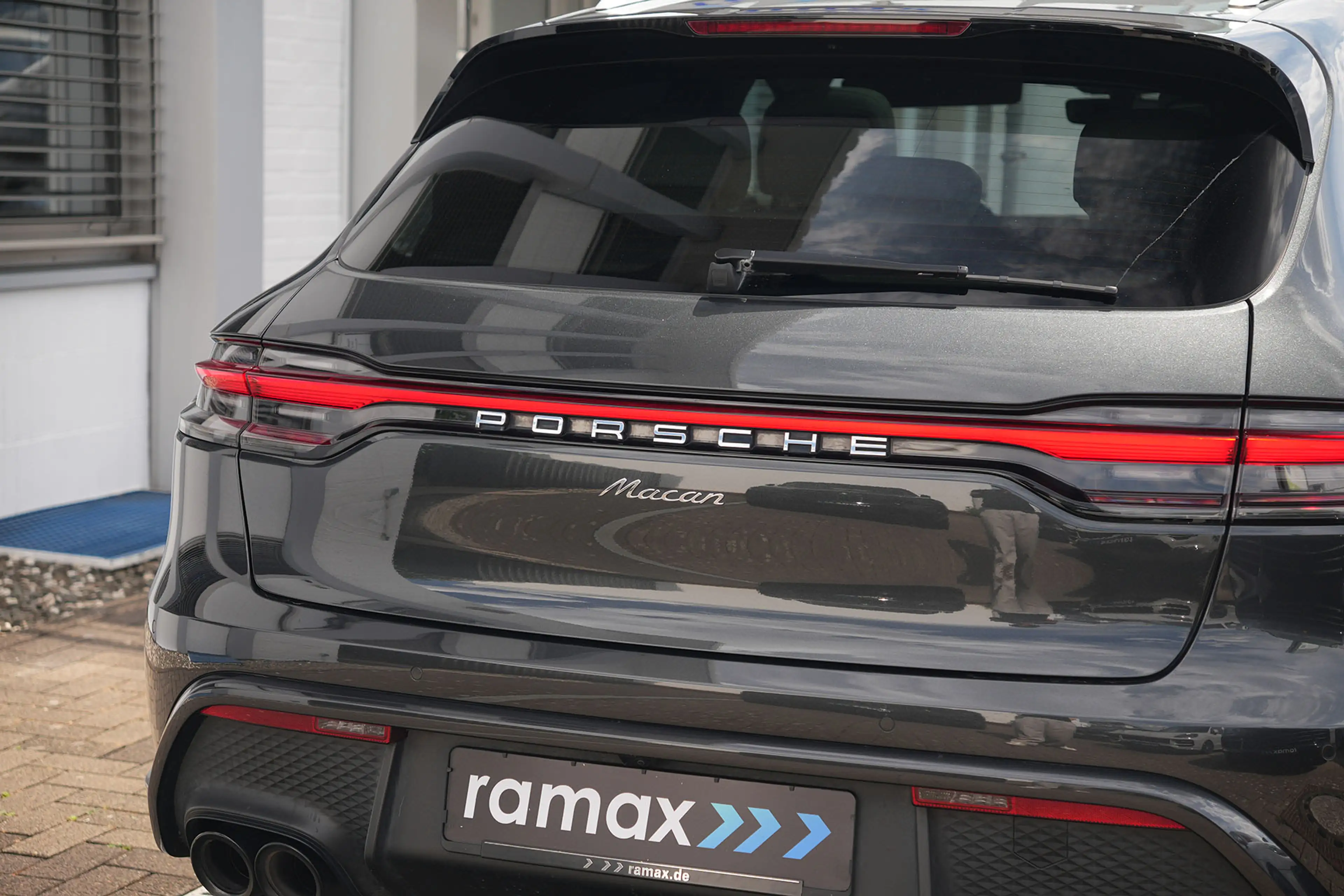 Porsche Macan MACAN LEDER KREIDE-ACC-LUFTF.-PANO-SPORTABGAS.-VOLL — photo 9